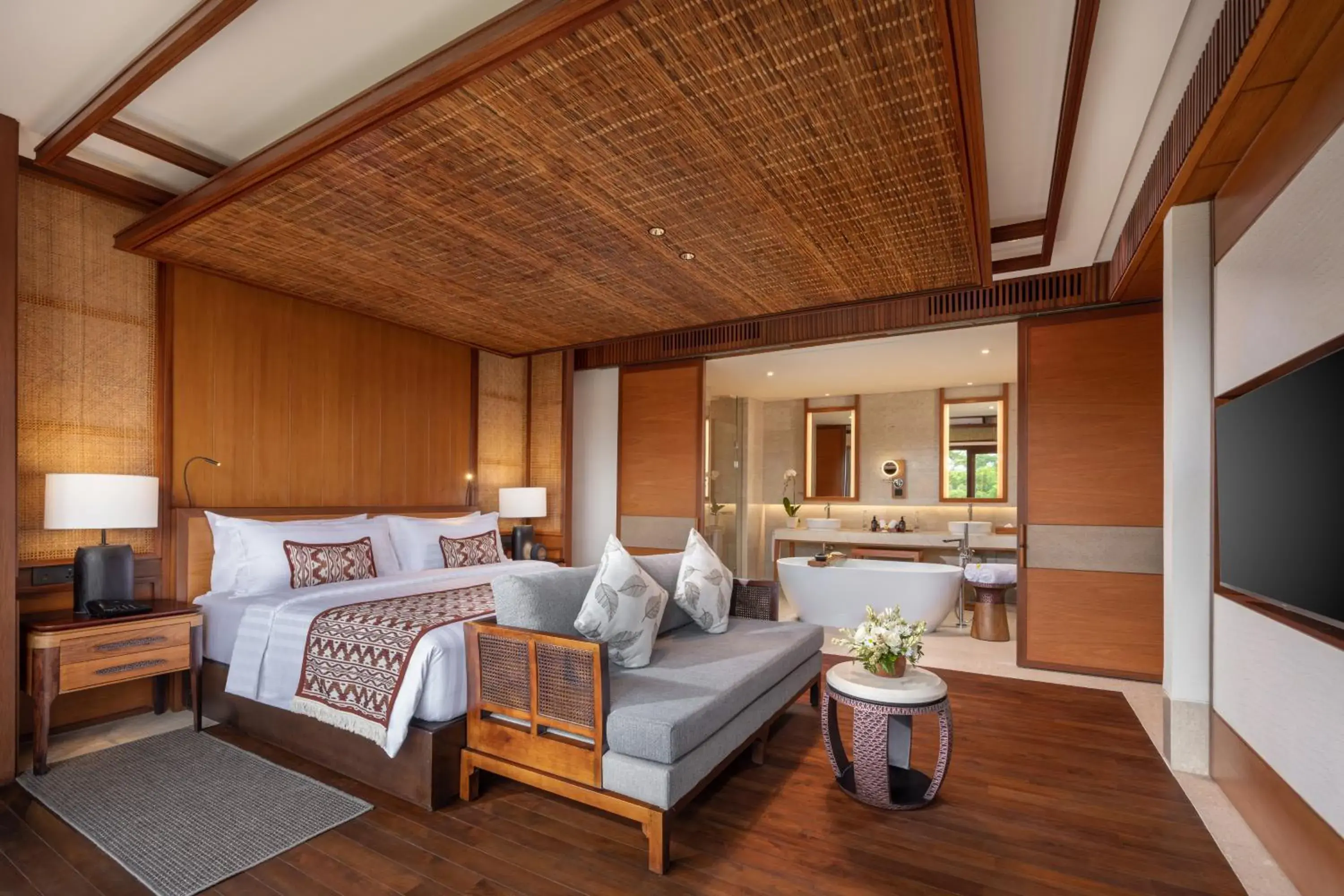 Spacious King Suite Room with Bathtub, Balcony, Garden View and Free Welcome Fruit in Impiana Private Villas Ubud Spacious King Suite Room with Bathtub, Balcony, Garden View and Free Welcome Fruit in Impiana Private Villas Ubud