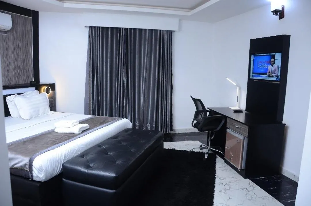 Suite with Lake View - single occupancy in G-pinnacle Hotel