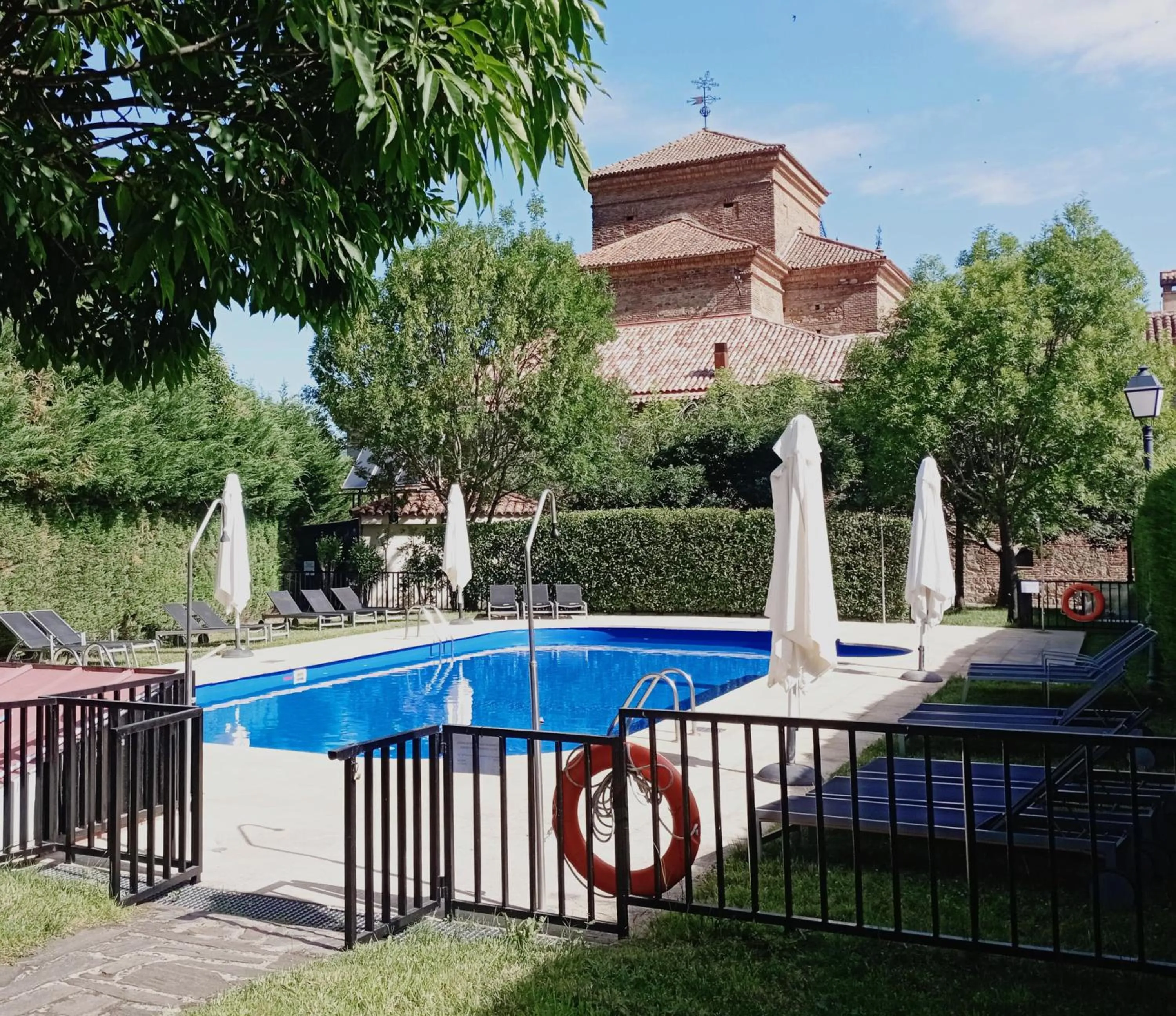 Pool view in Hotel Valle del Ambroz