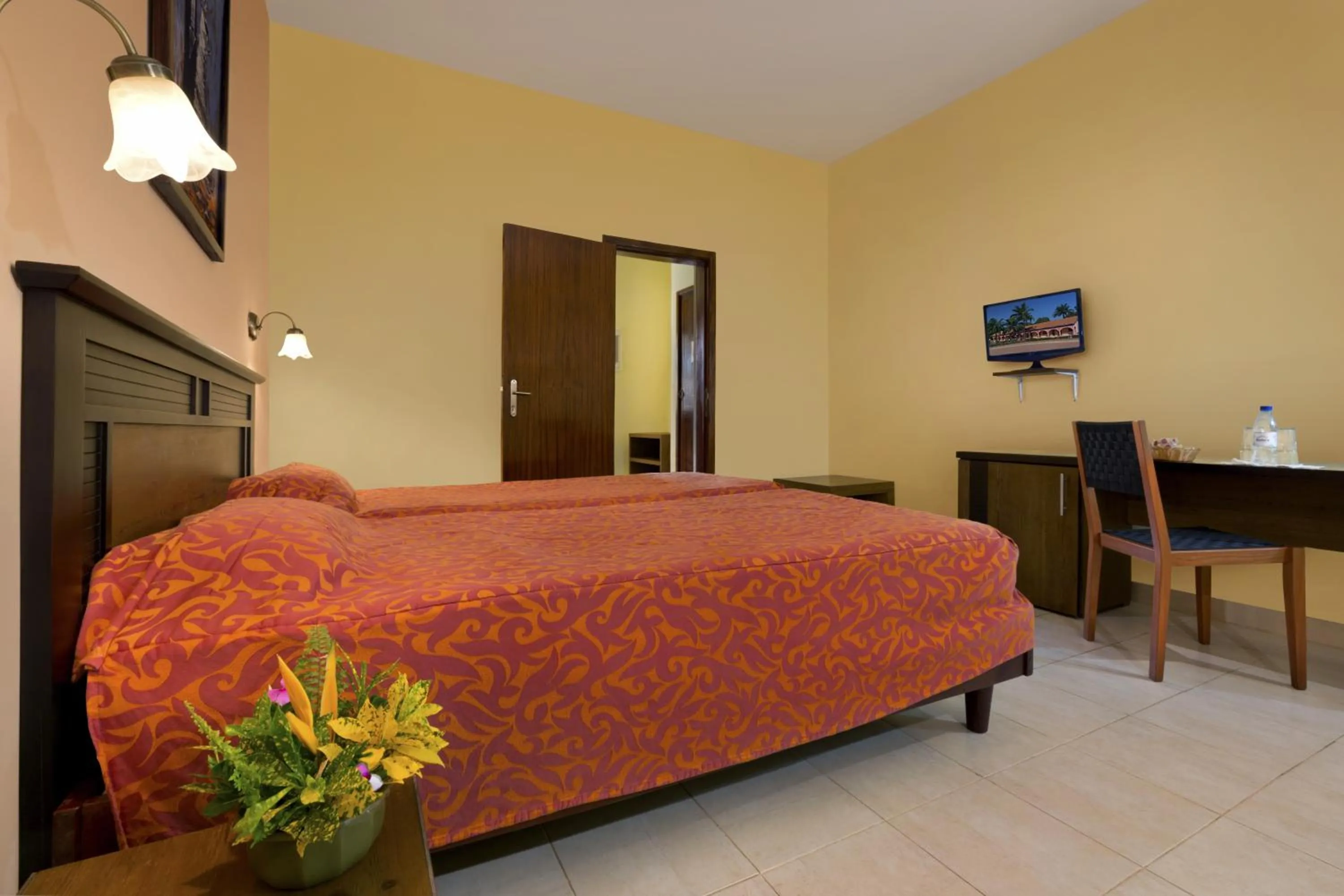 TV and multimedia, Bed in Dunia Hôtel Bissau