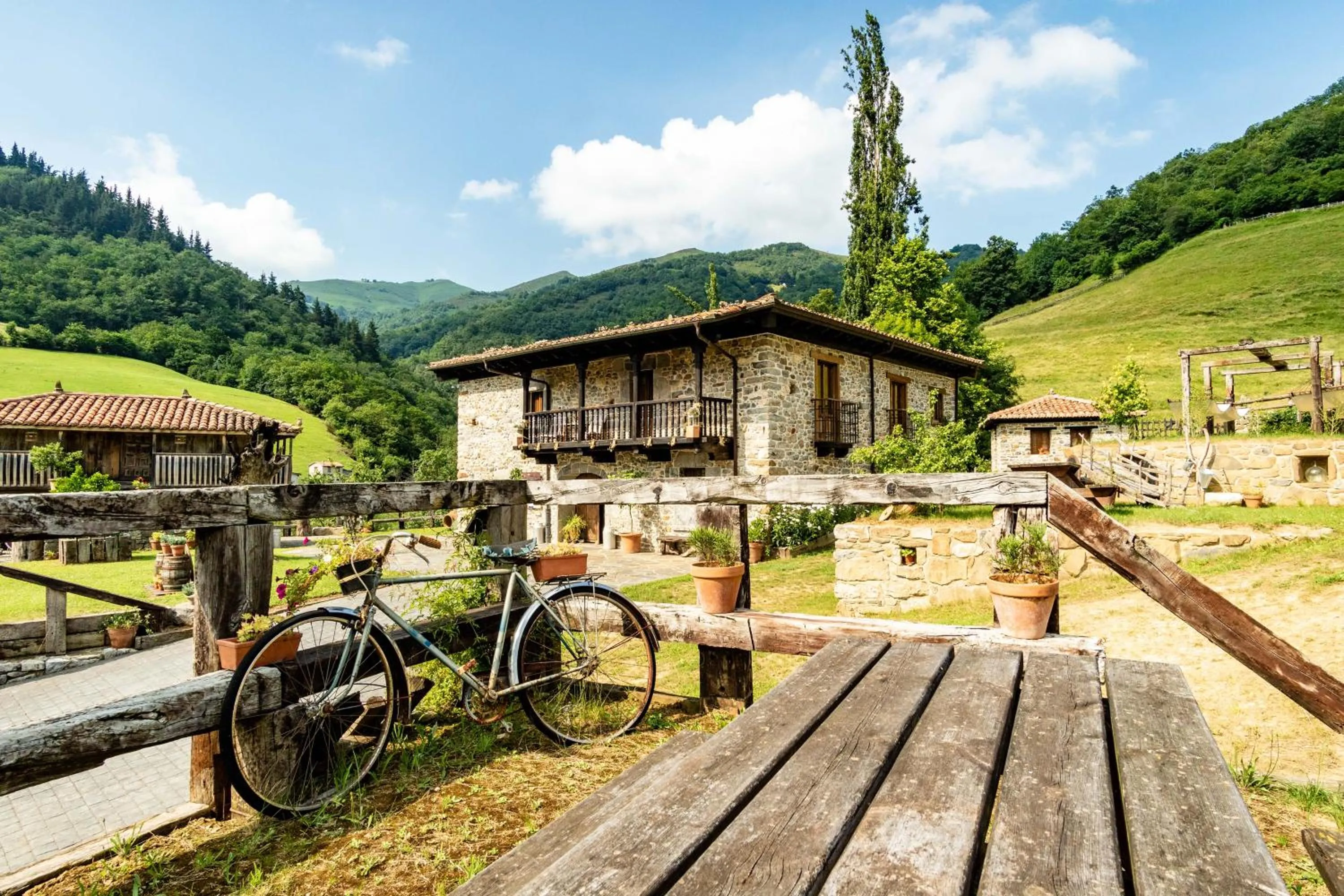 Property building in Casona de El Castañíu