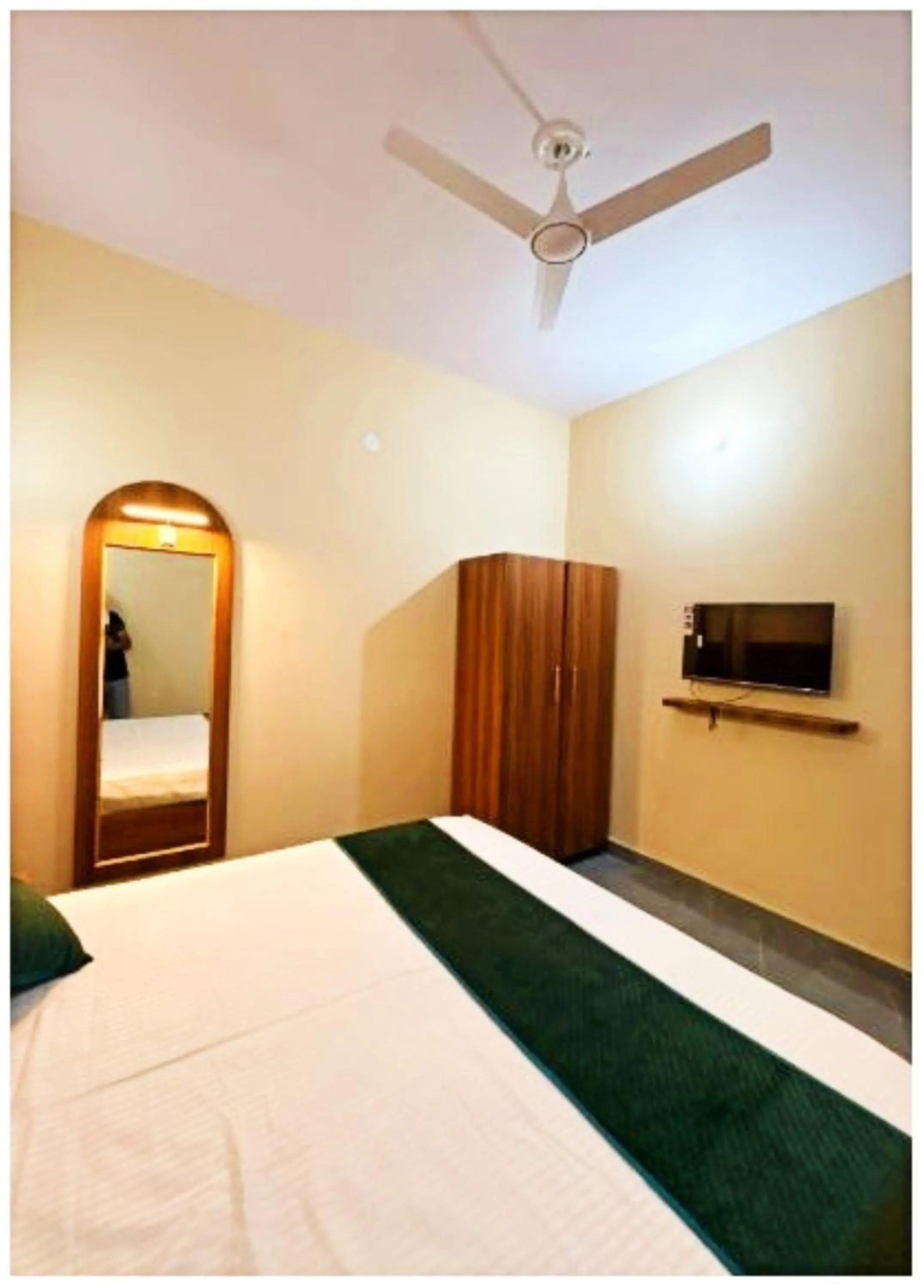 Bedroom, Bed in Hotel Jay ambey palace In Jaipur