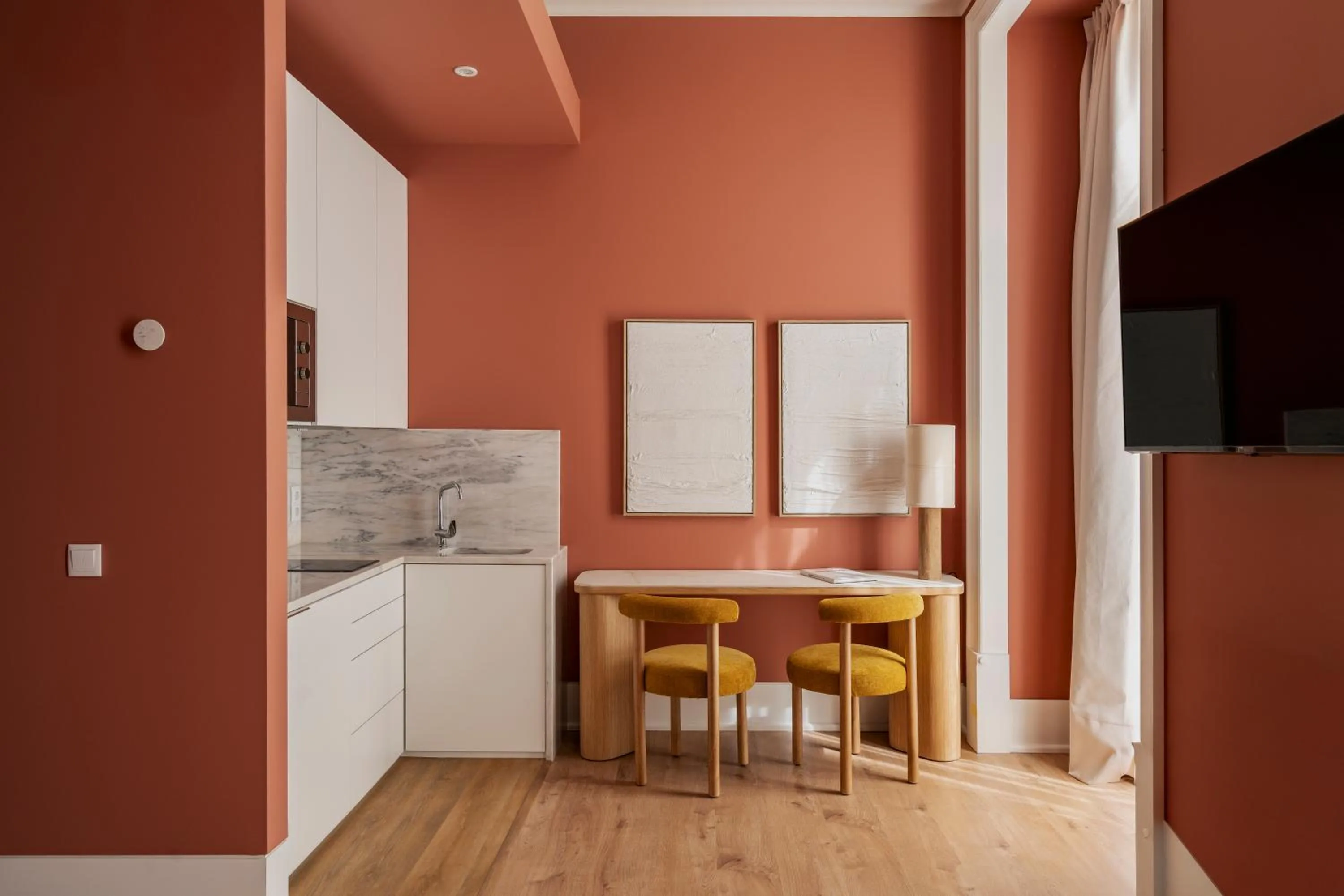 TV and multimedia in Vincci Baixa Suites Apartments