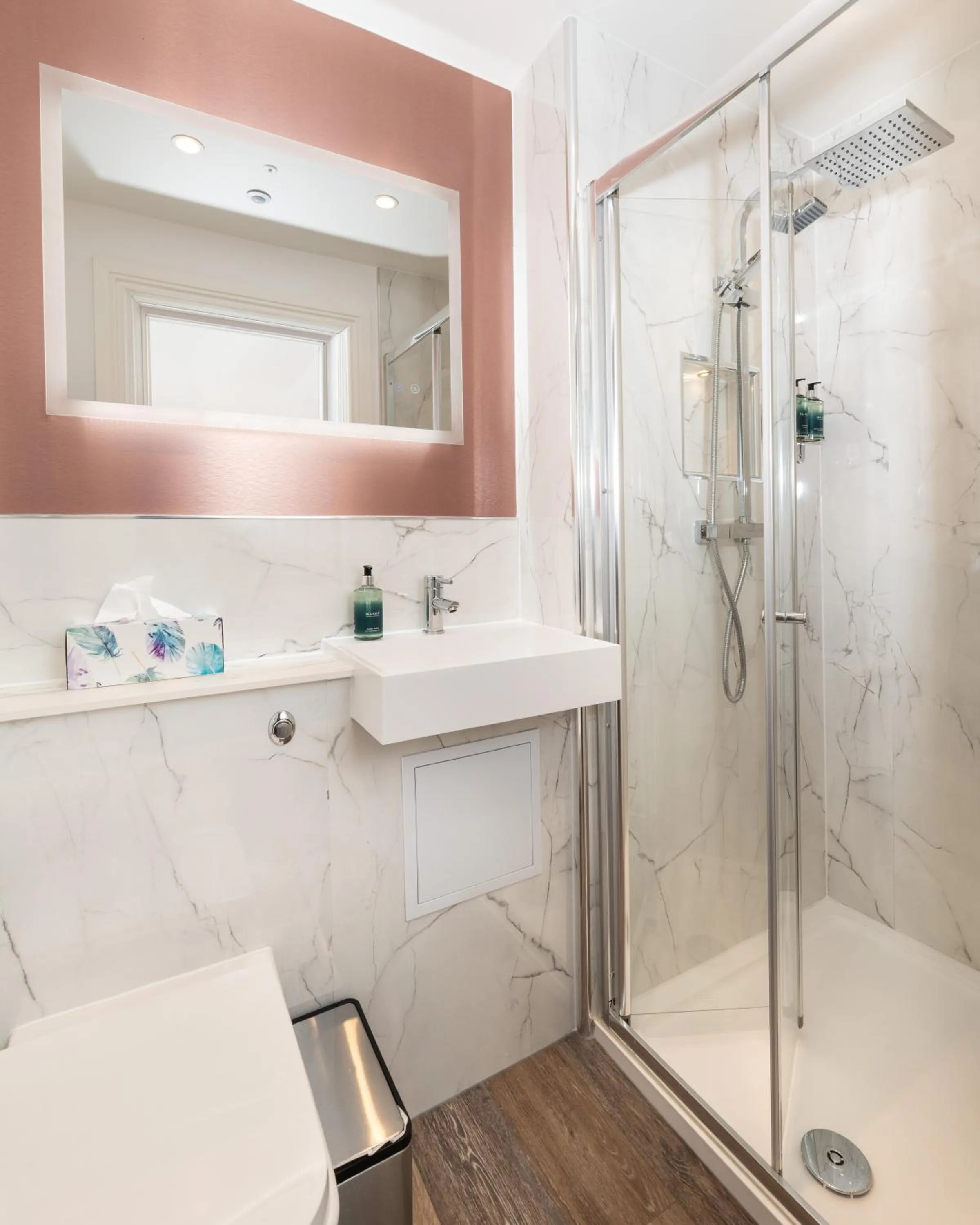 Shower in Linen Bank Residence - Aparthotel