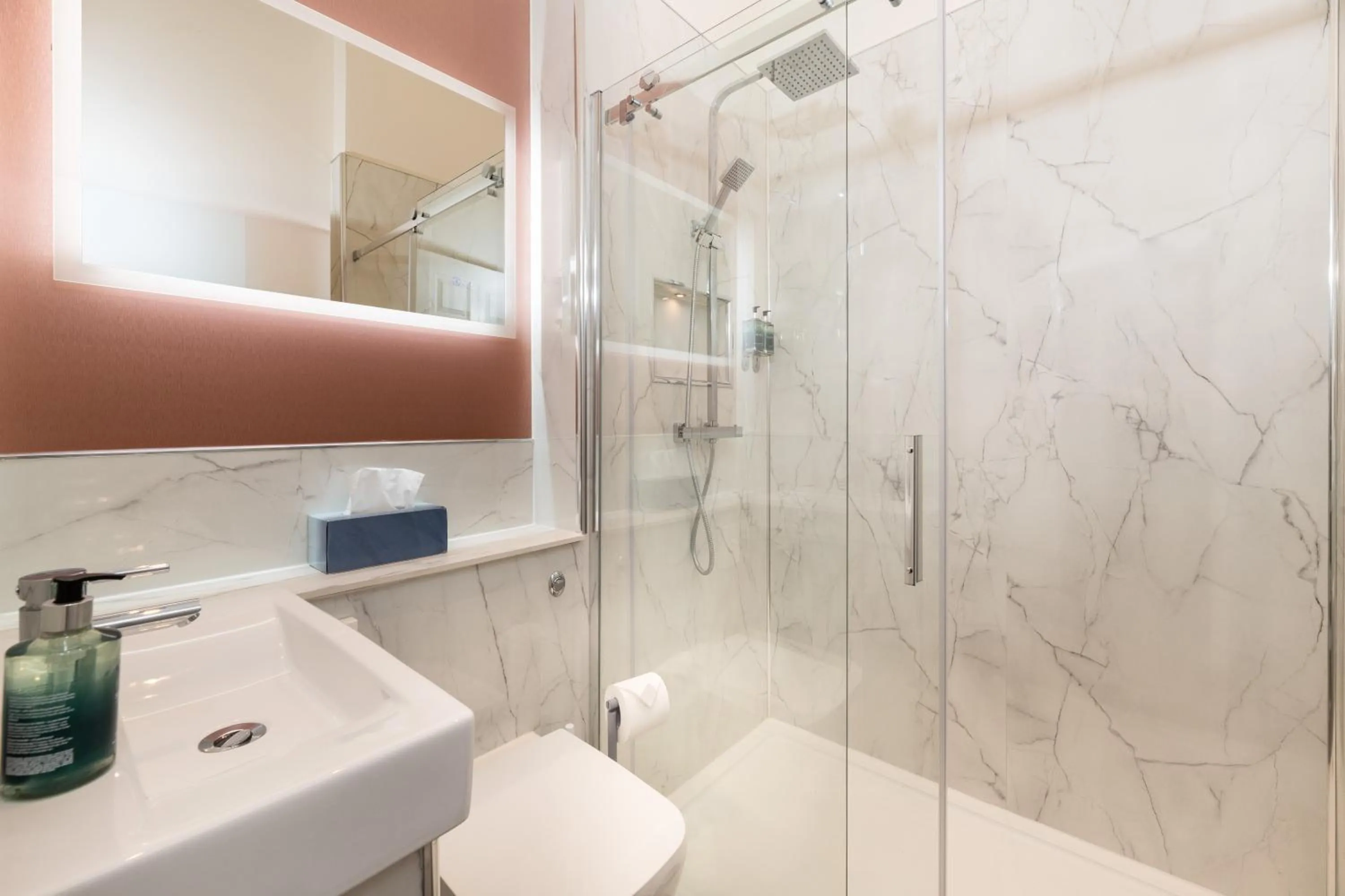 Shower in Linen Bank Residence - Aparthotel
