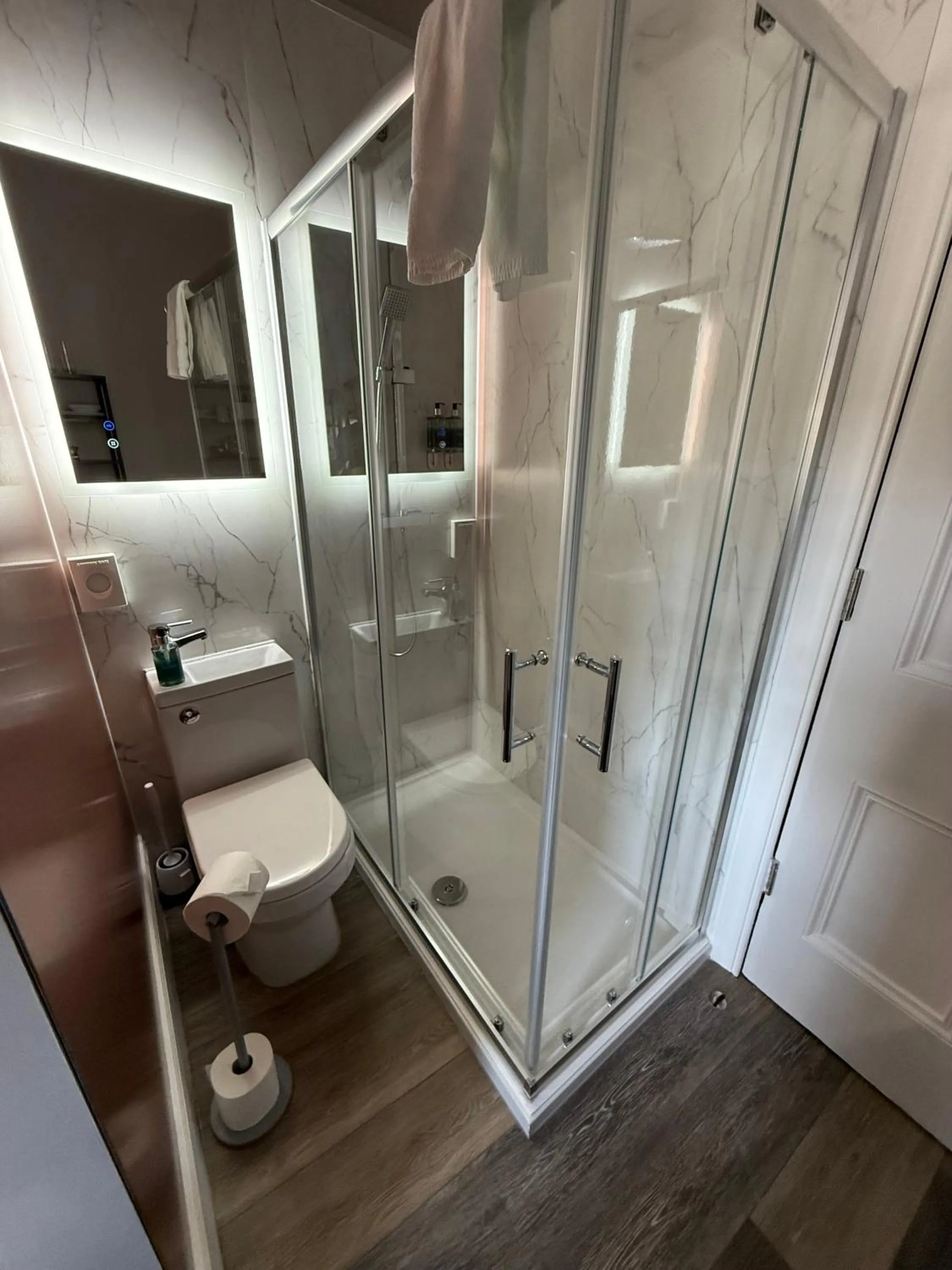 Shower in Linen Bank Residence - Aparthotel