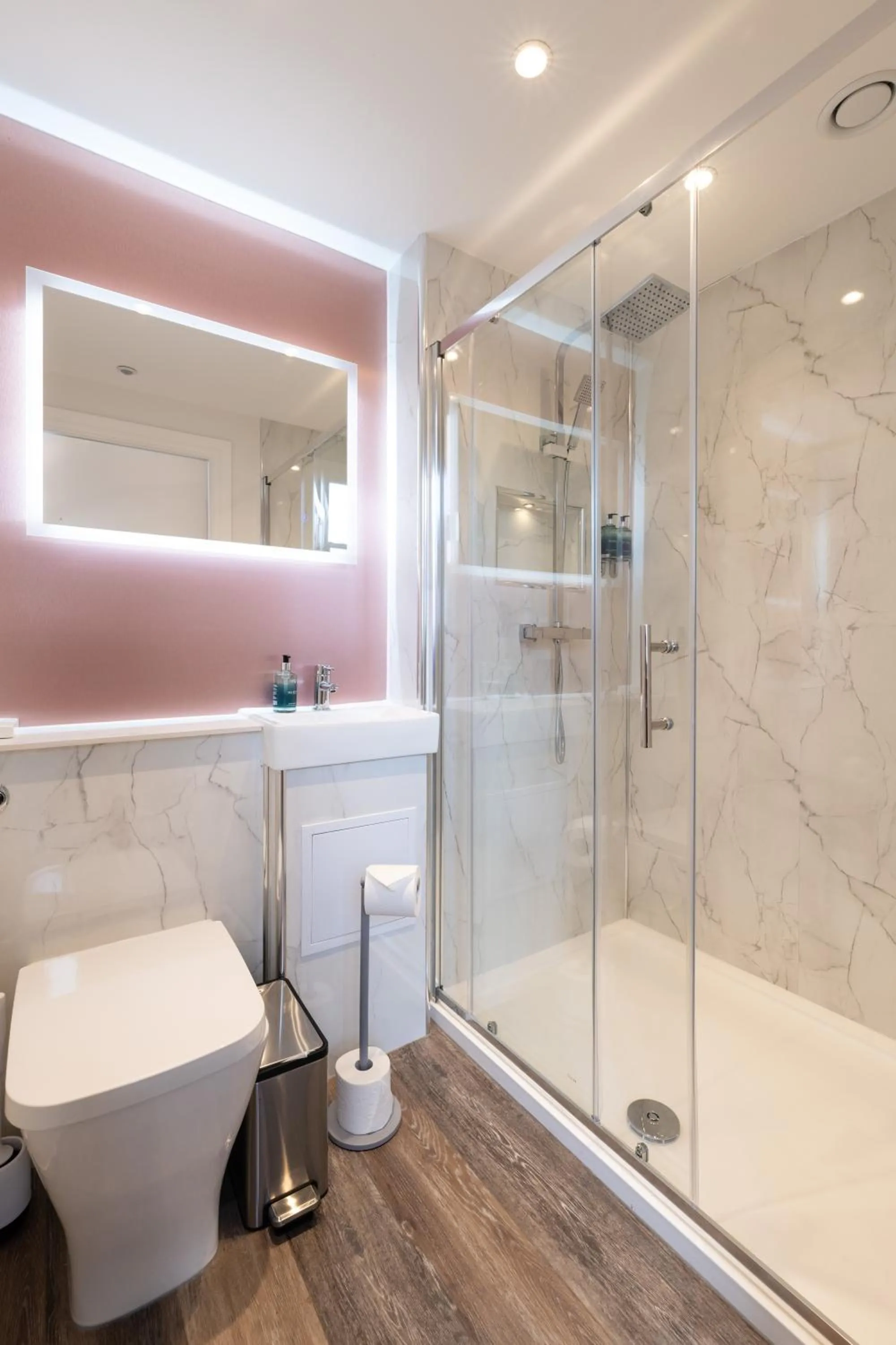 Shower in Linen Bank Residence - Aparthotel