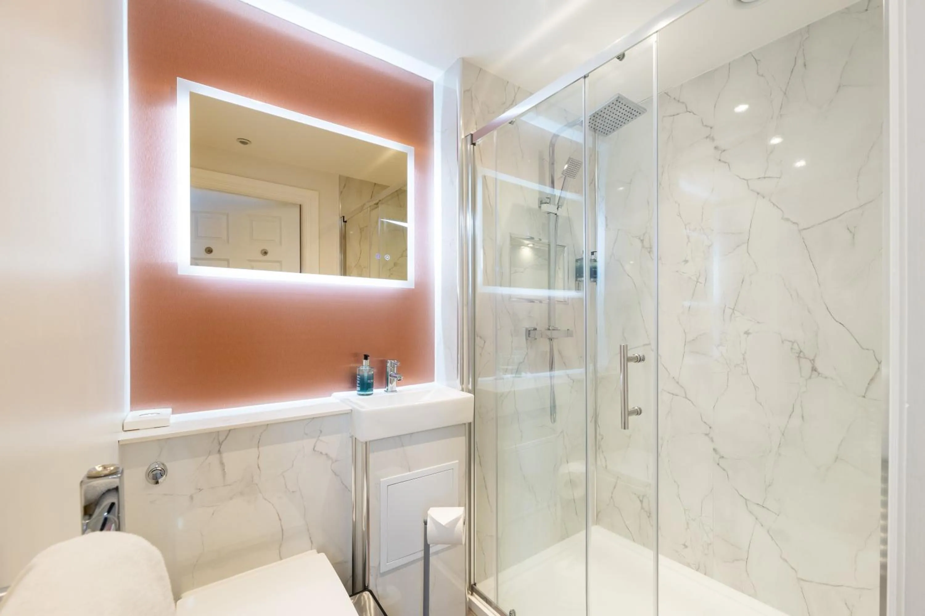 Shower in Linen Bank Residence - Aparthotel