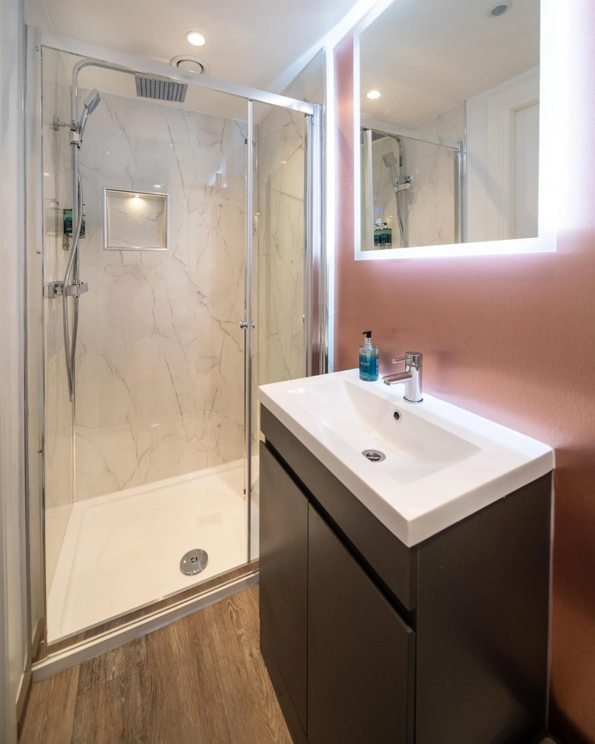 Shower in Linen Bank Residence - Aparthotel