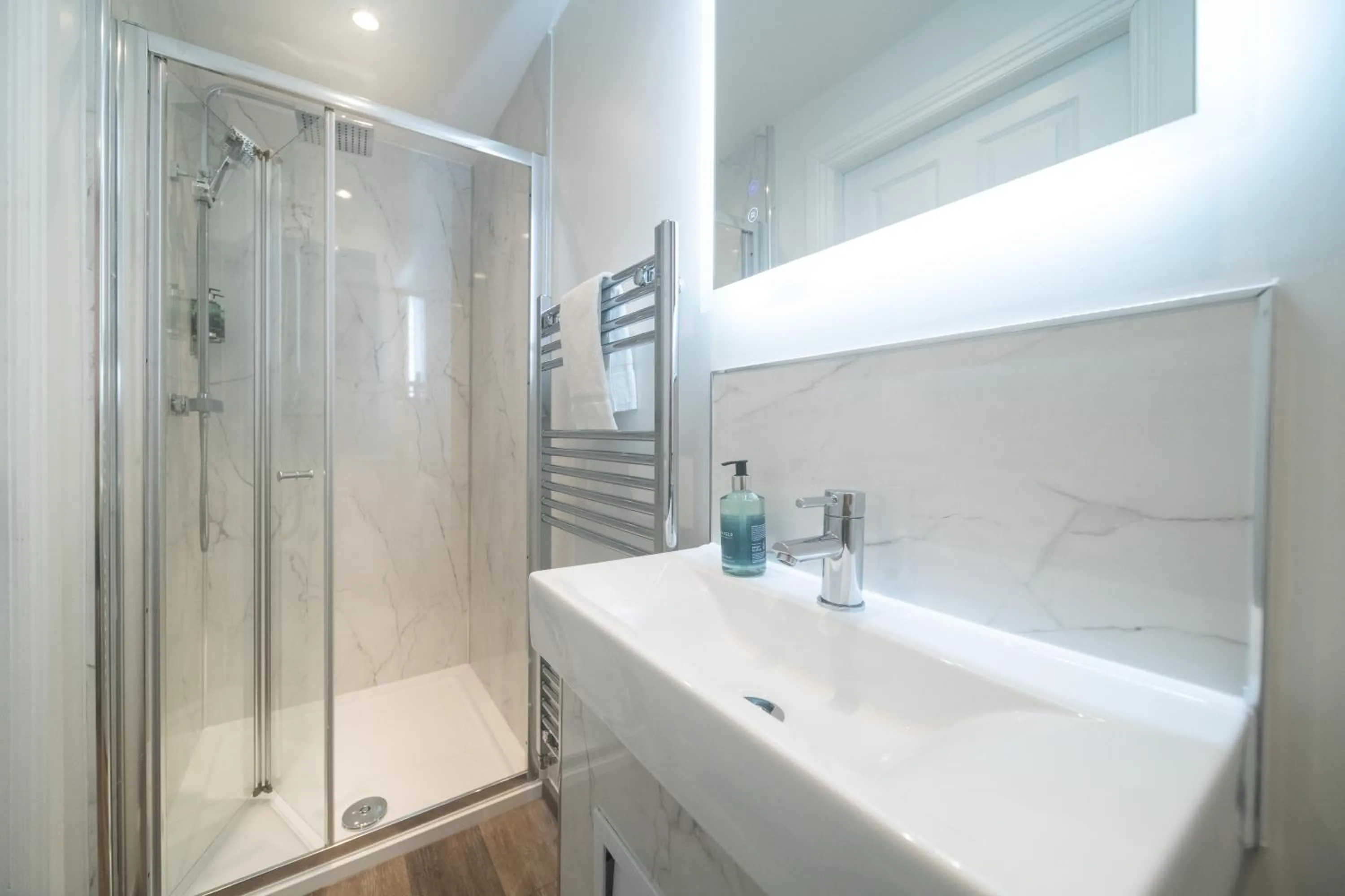 Shower in Linen Bank Residence - Aparthotel