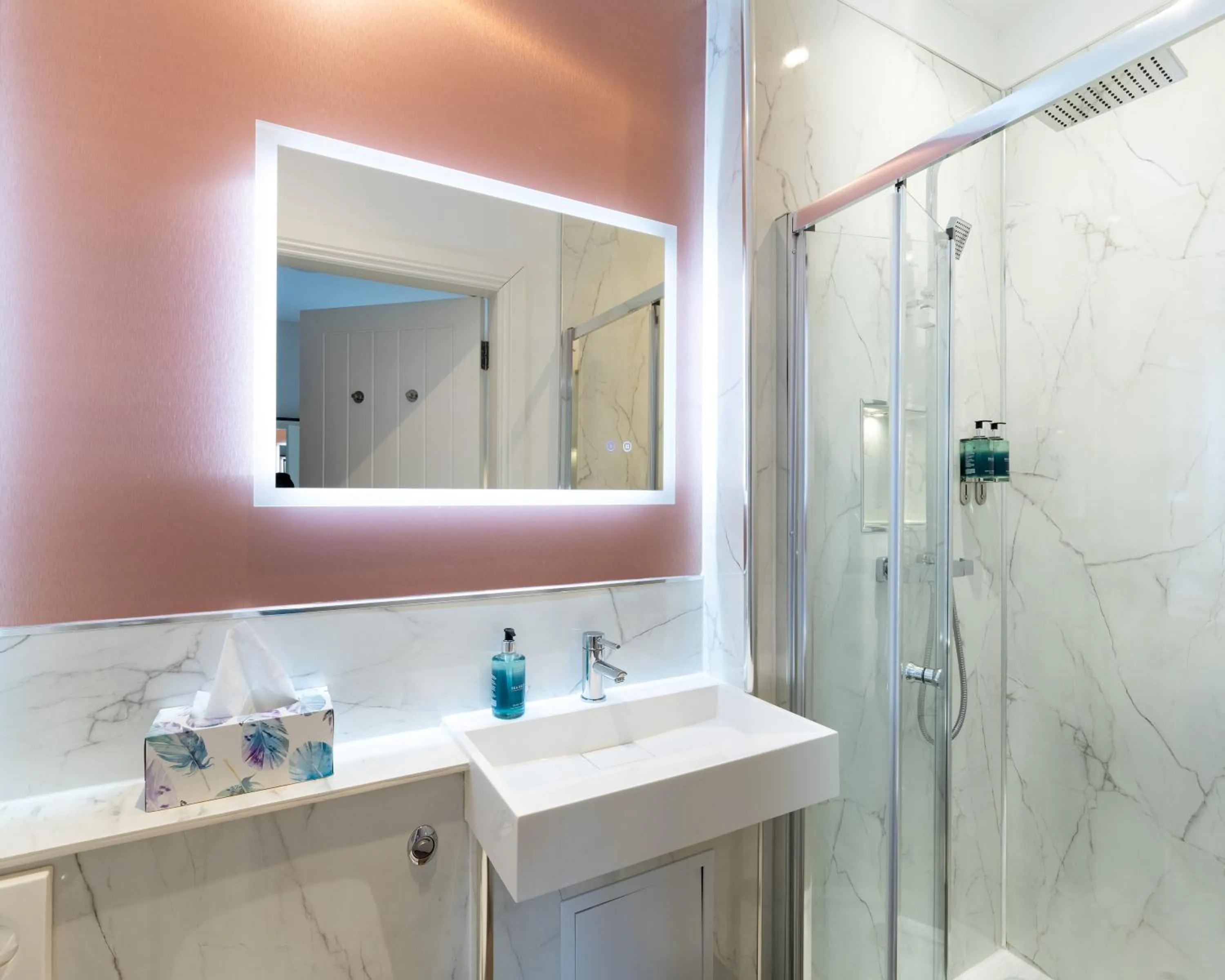 Shower in Linen Bank Residence - Aparthotel