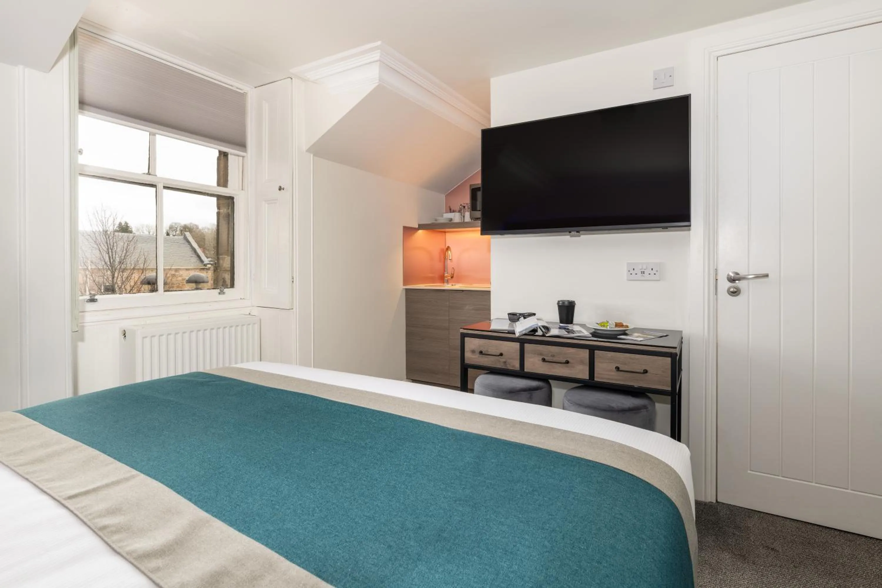 Kitchen or kitchenette, Bed in Linen Bank Residence - Aparthotel