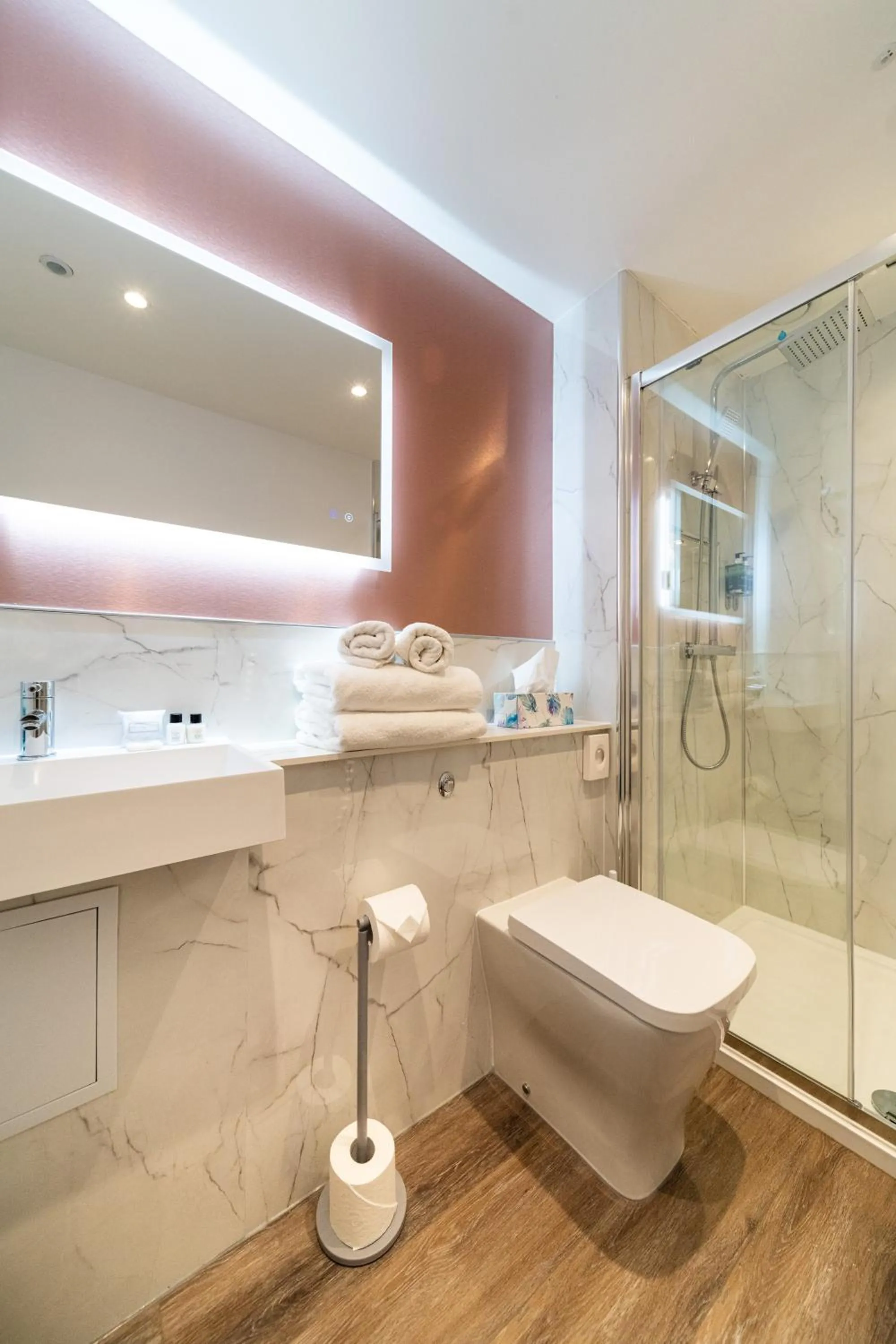 Shower in Linen Bank Residence - Aparthotel