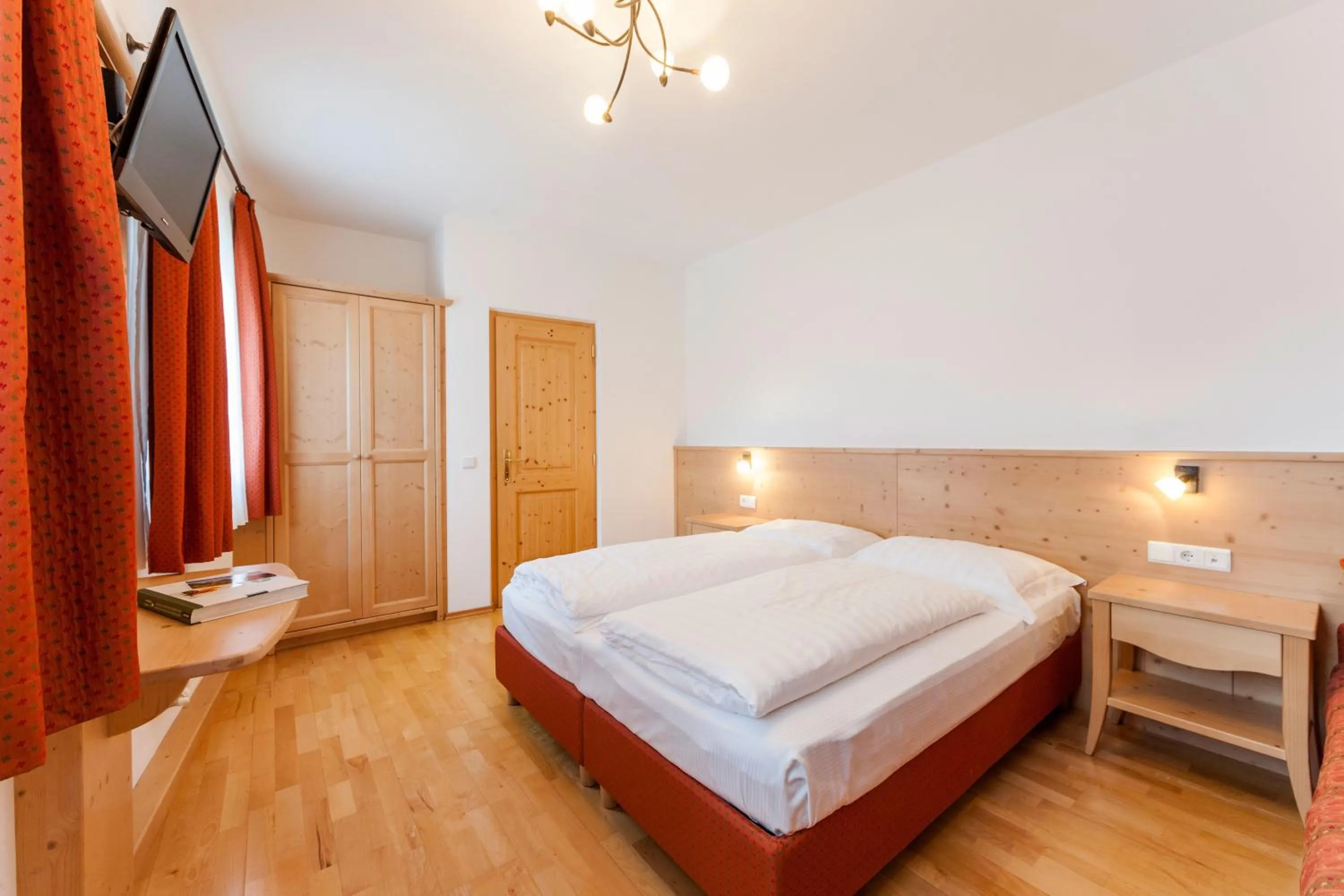 Bedroom, Bed in Berggasthof Locanda Alpina Dorfner