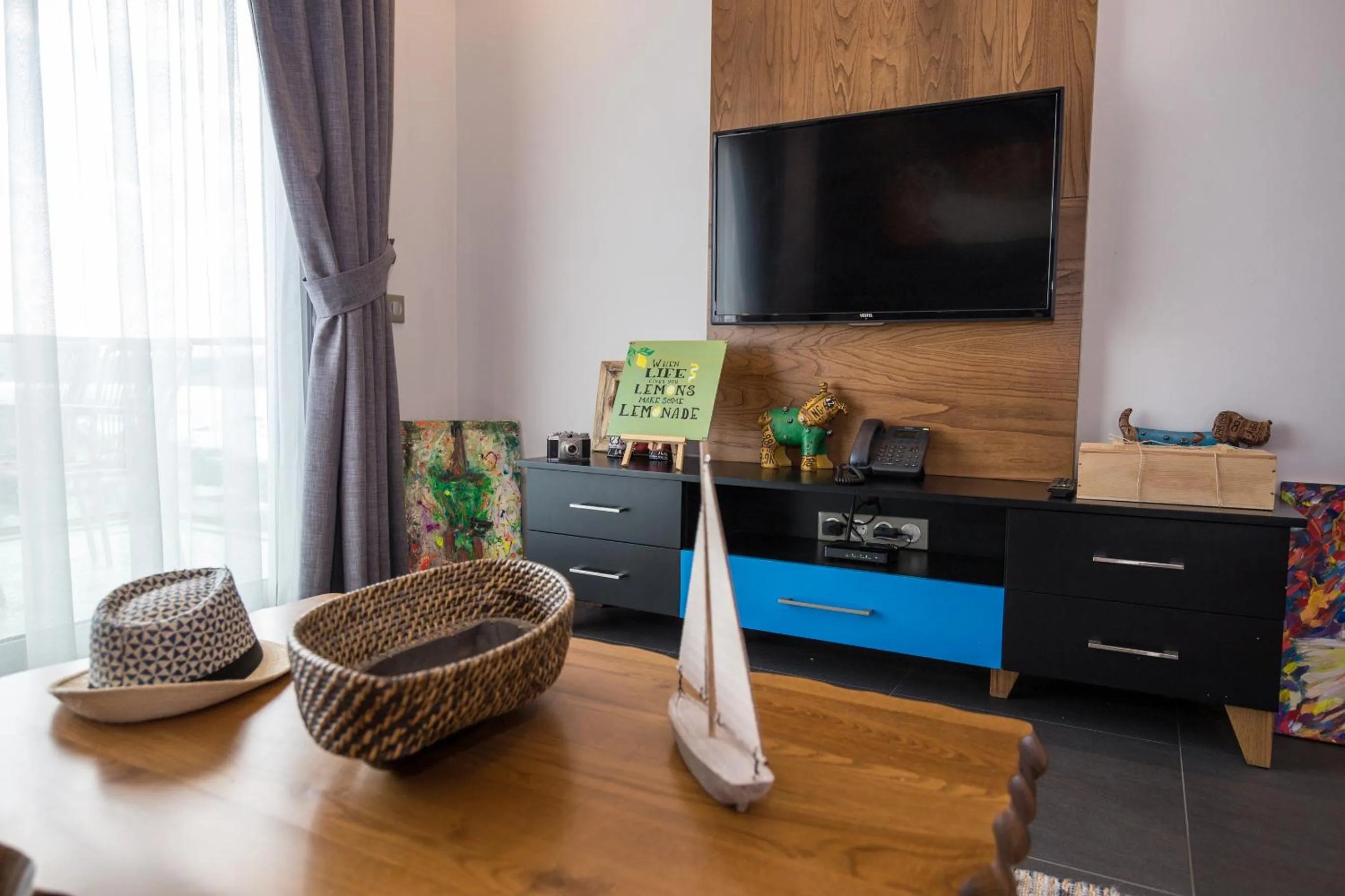 Living room in Degirmenburnu Residence