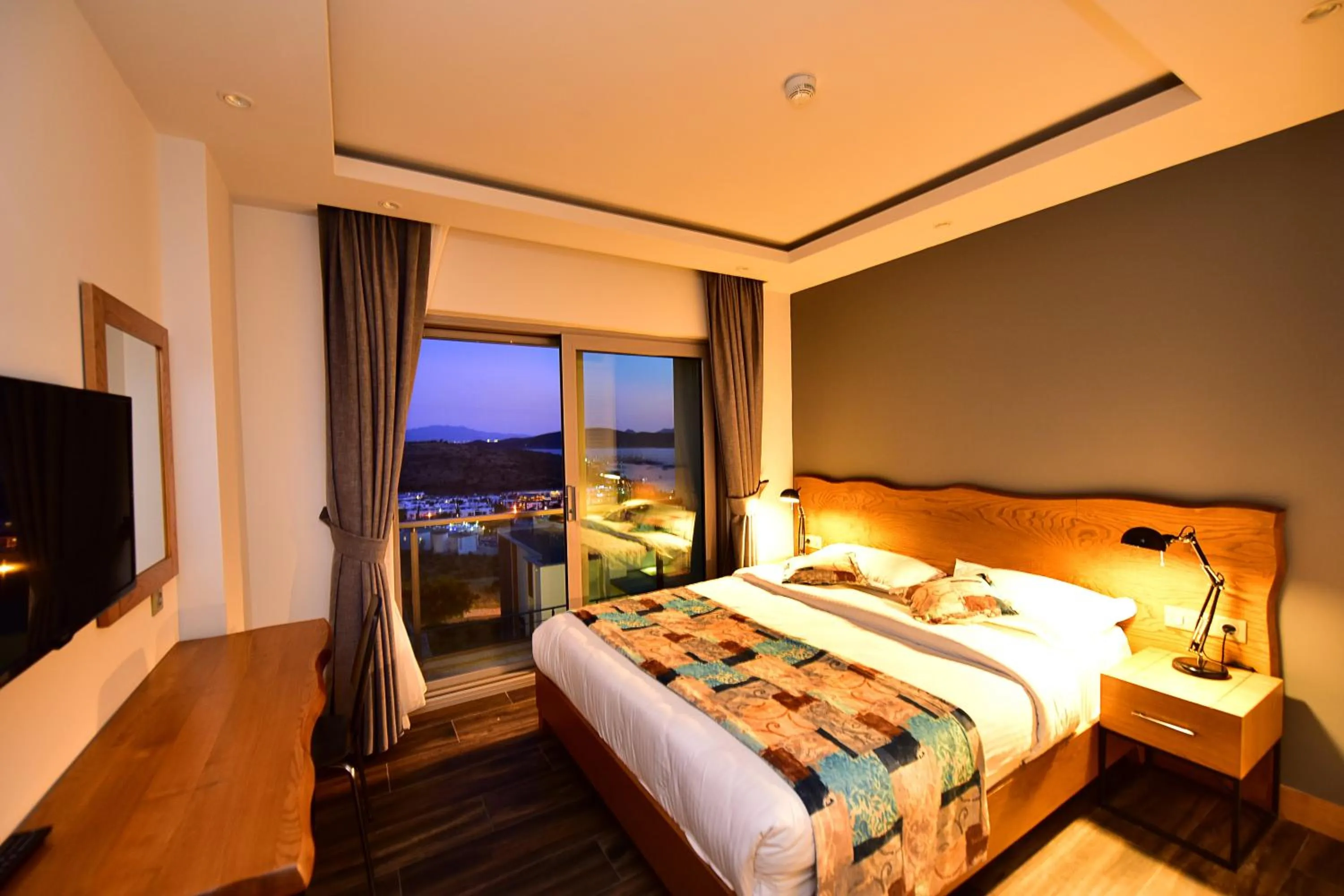 Bed in Degirmenburnu Residence