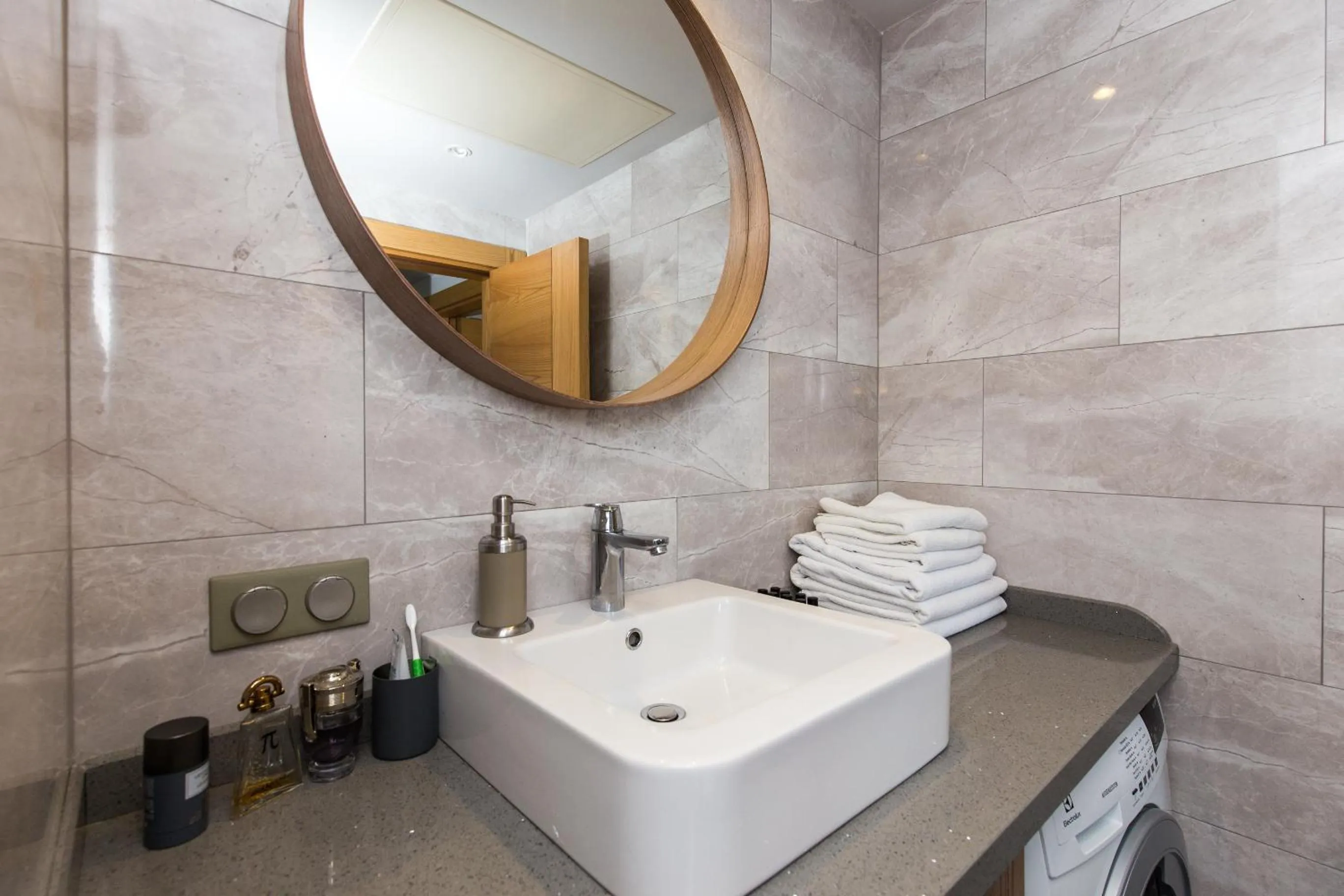 Toilet in Degirmenburnu Residence