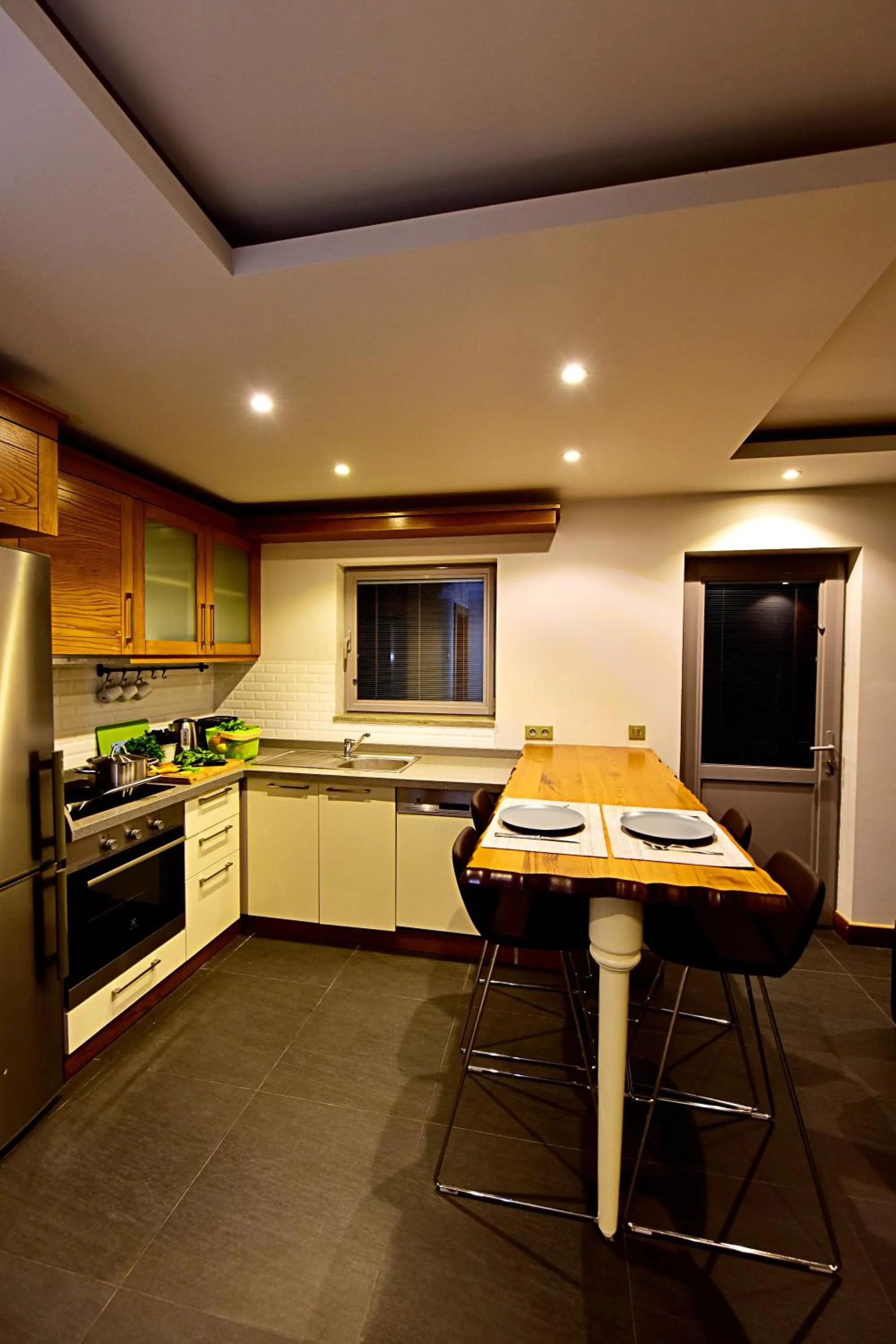 Dining area in Degirmenburnu Residence