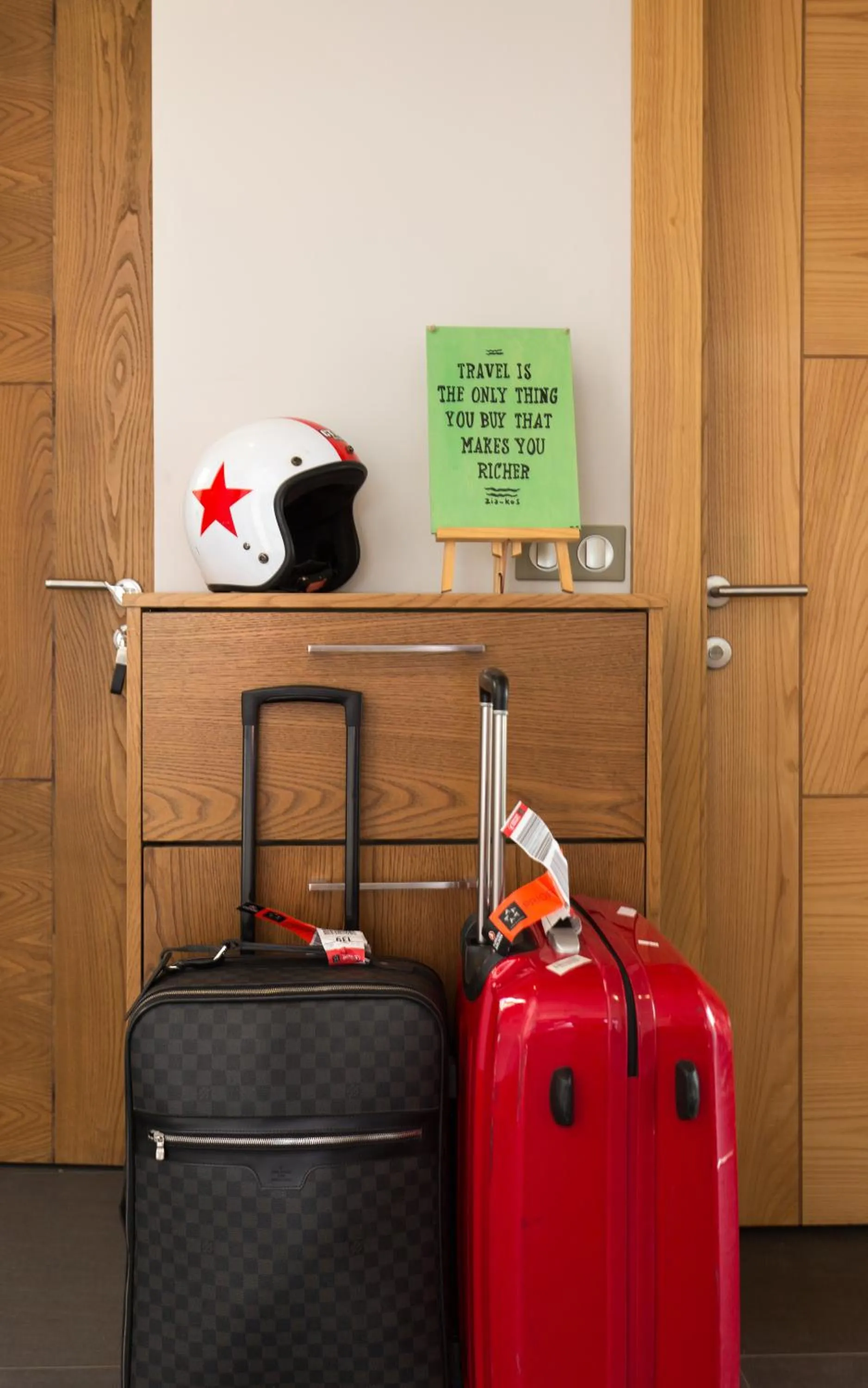 Decorative detail in Degirmenburnu Residence