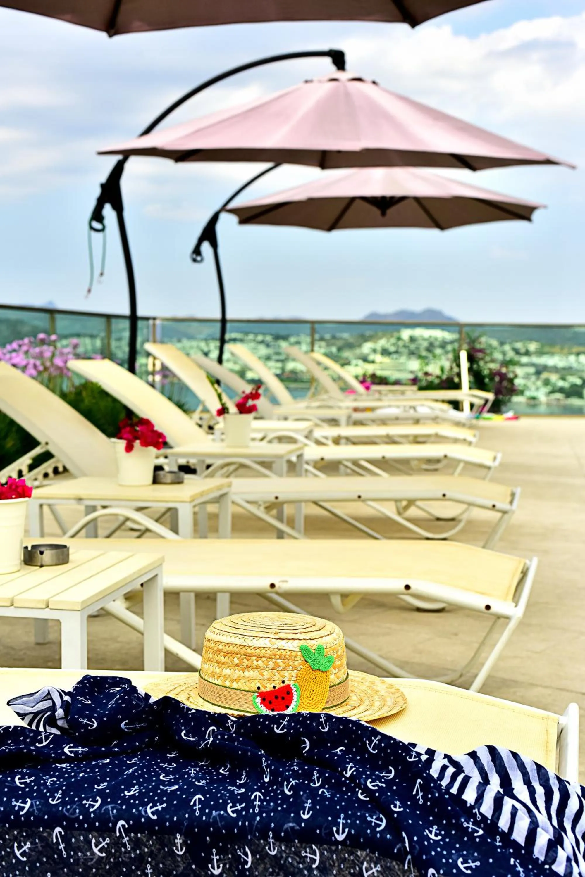 Pool view in Degirmenburnu Residence