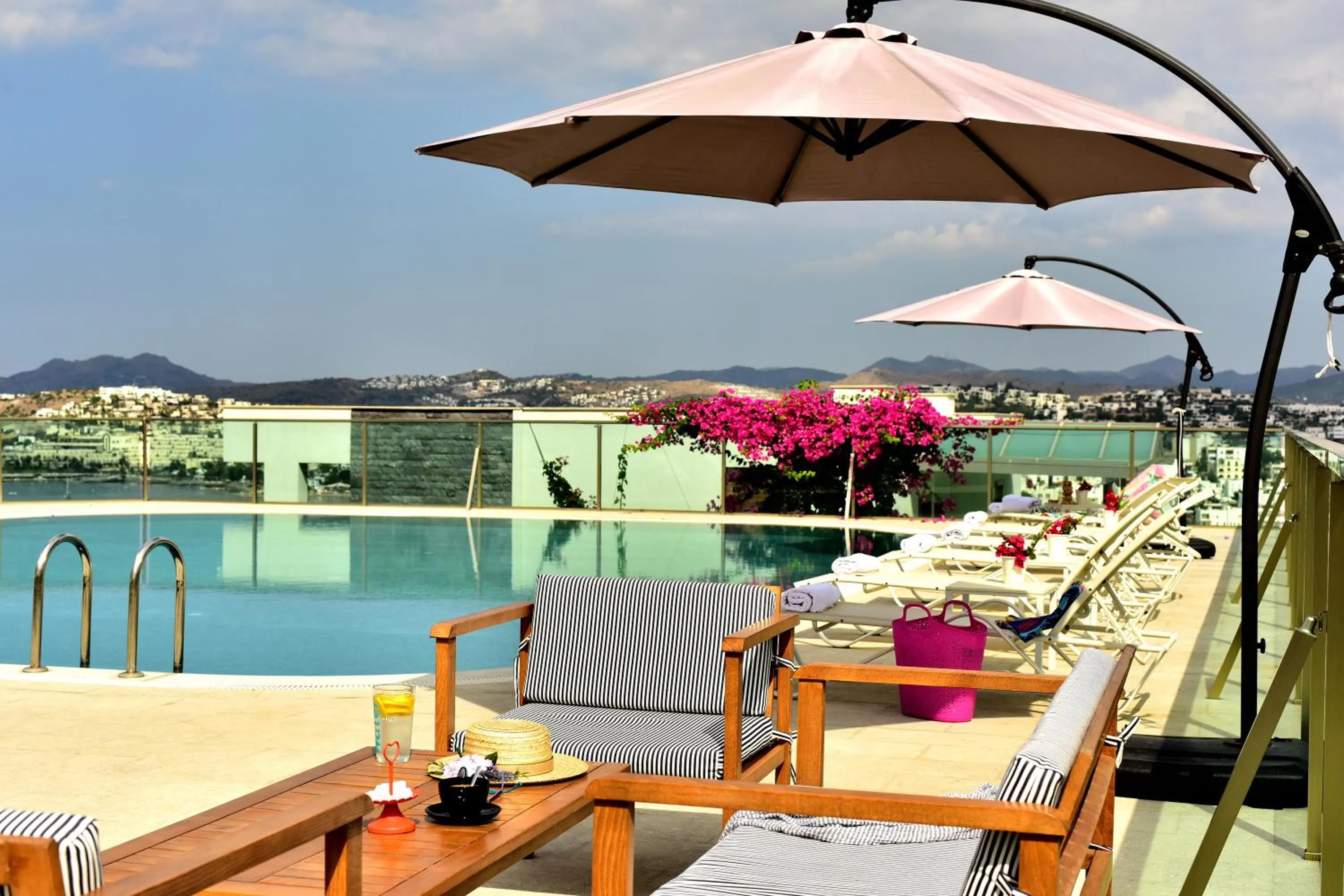 Pool view in Degirmenburnu Residence