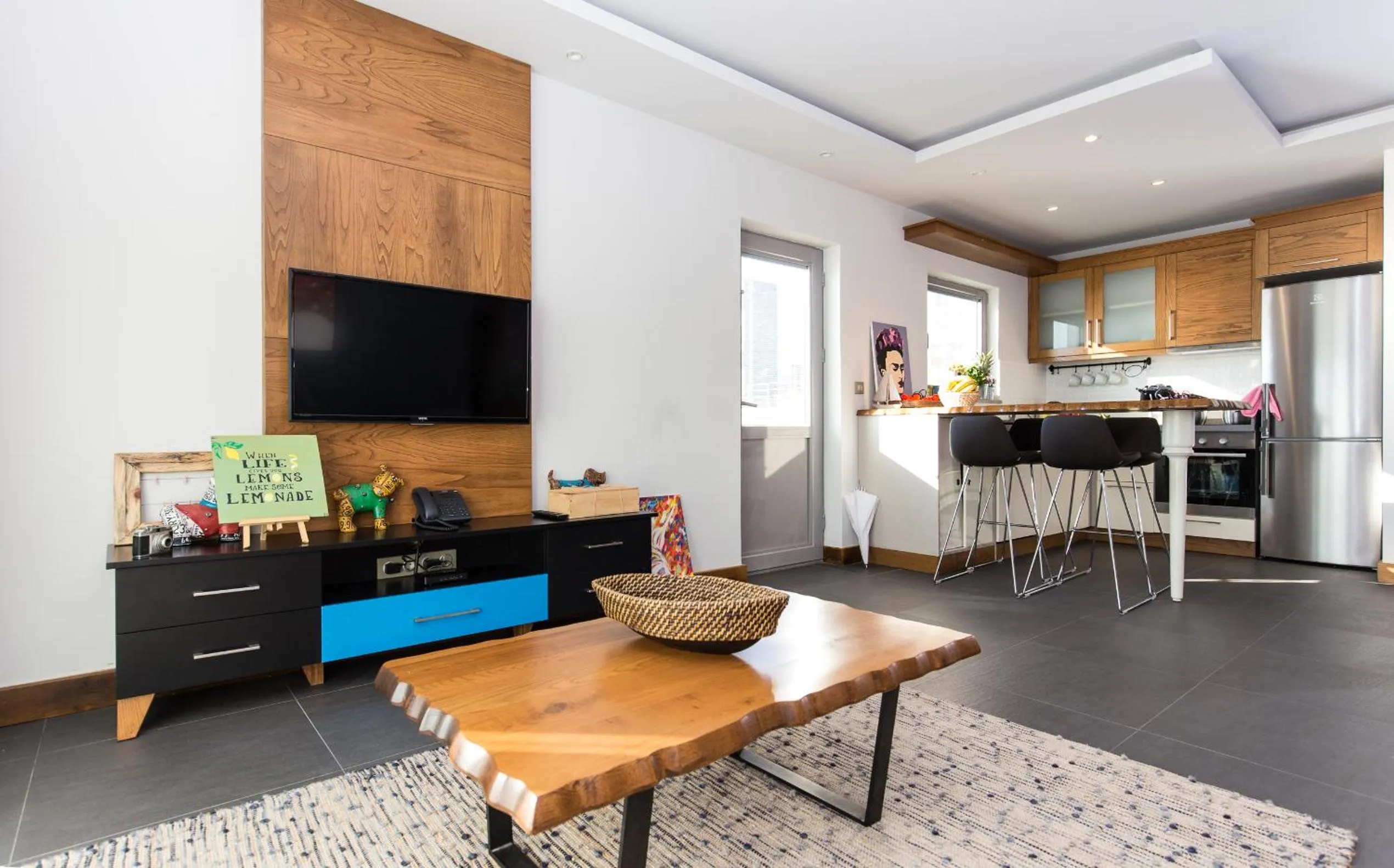 Photo of the whole room in Degirmenburnu Residence