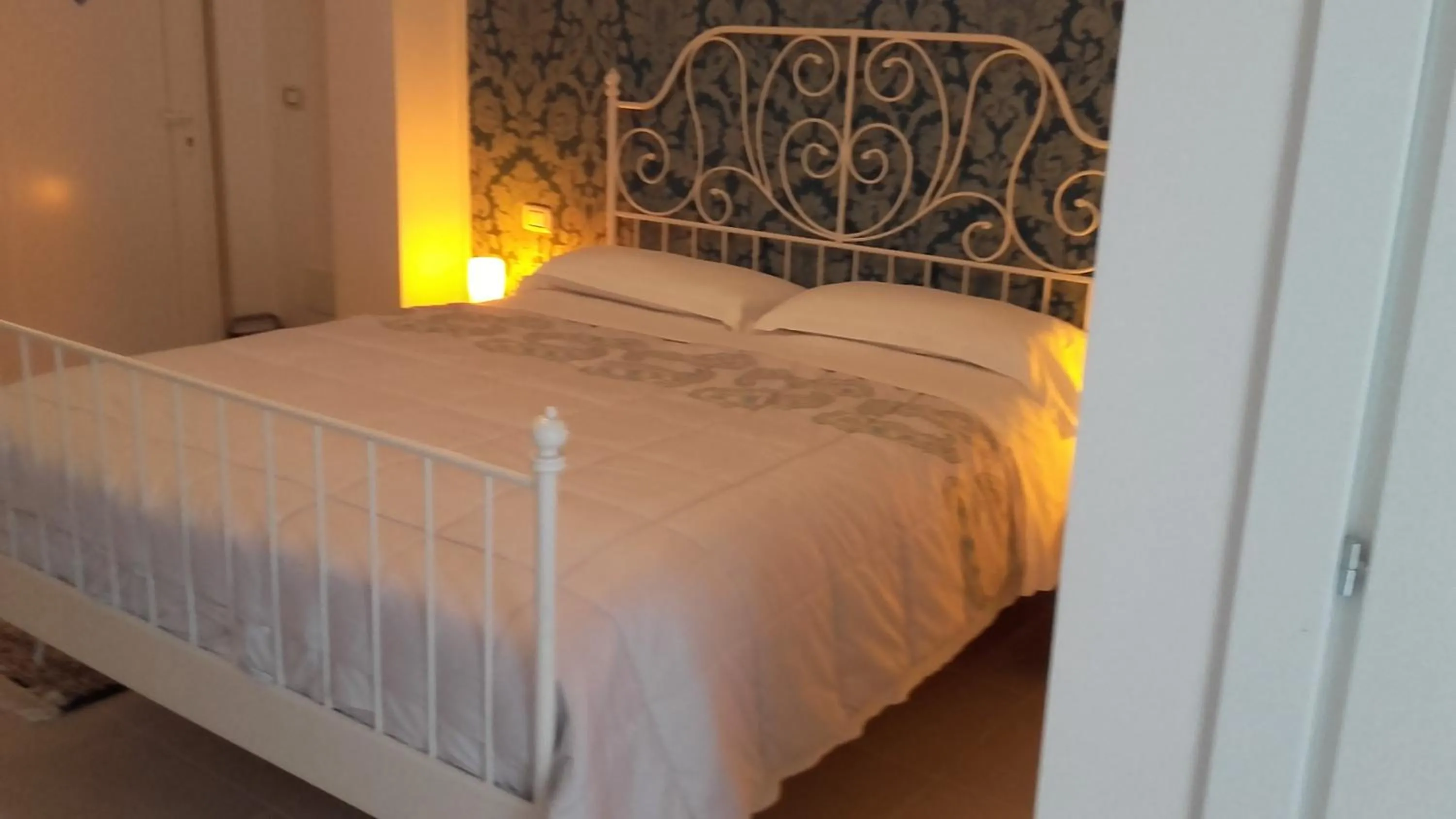 Bed in Le Tre Rose Bed & Breakfast