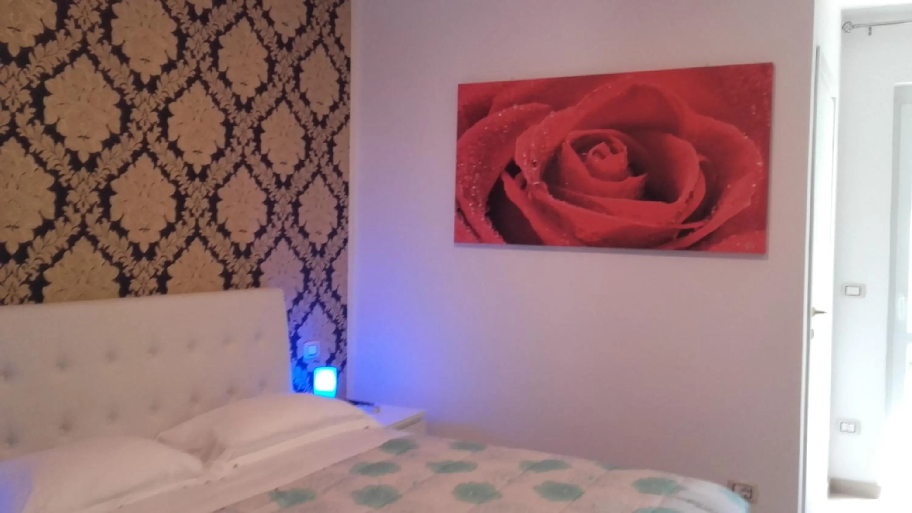Bed in Le Tre Rose Bed & Breakfast