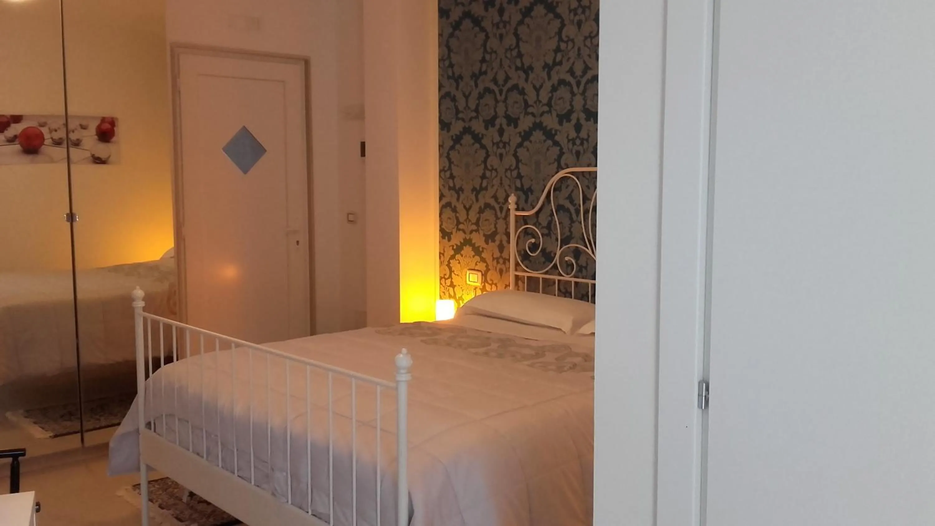 Bed in Le Tre Rose Bed & Breakfast