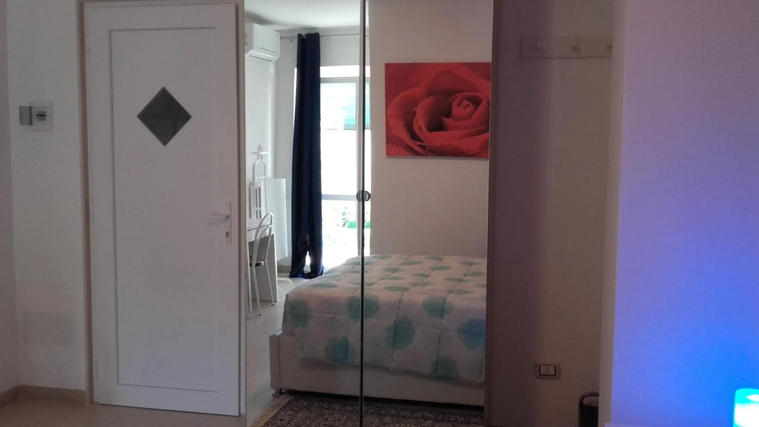 Bed in Le Tre Rose Bed & Breakfast