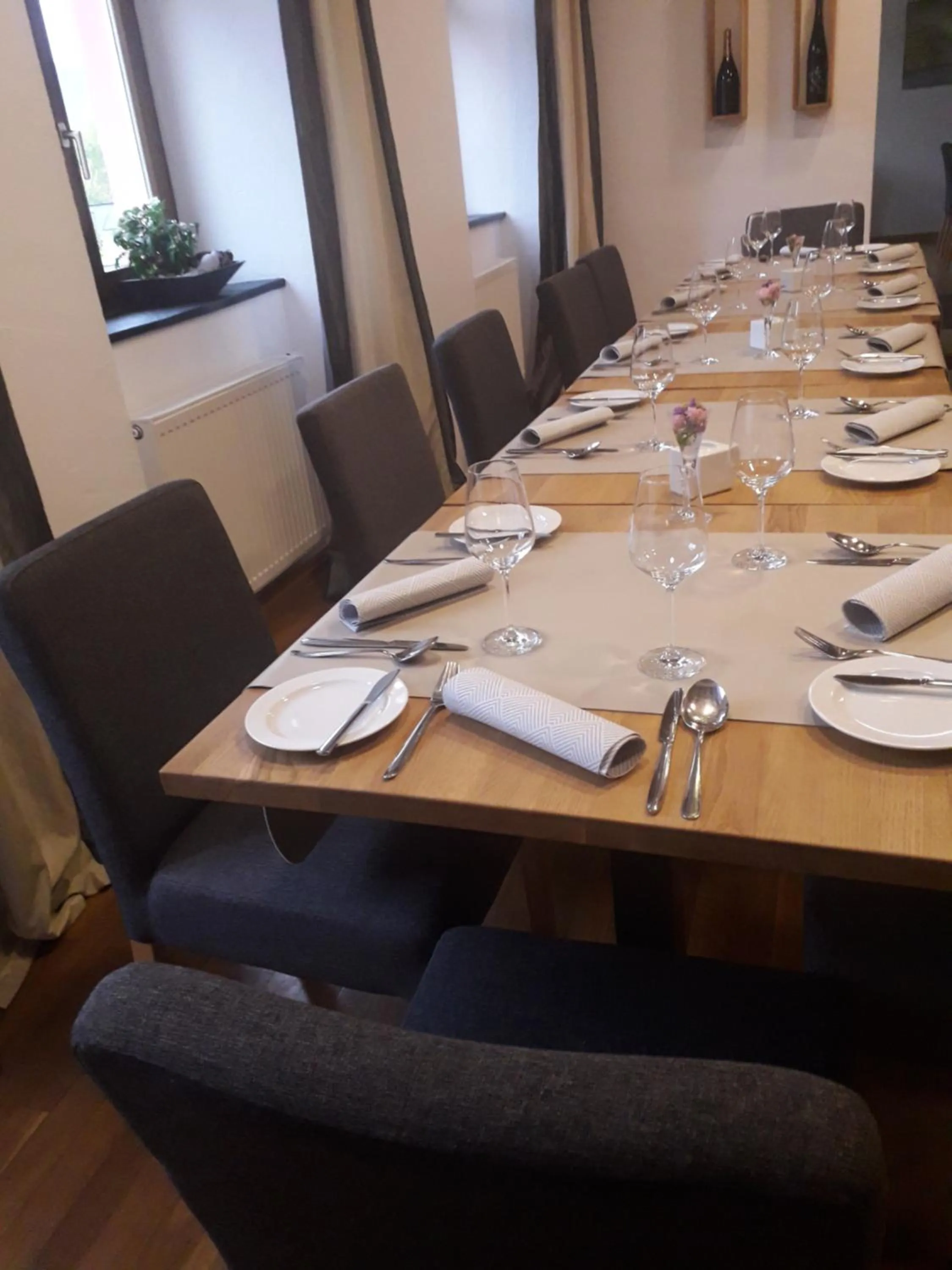 Restaurant/places to eat in Hotel- Weingut- Moselloreley