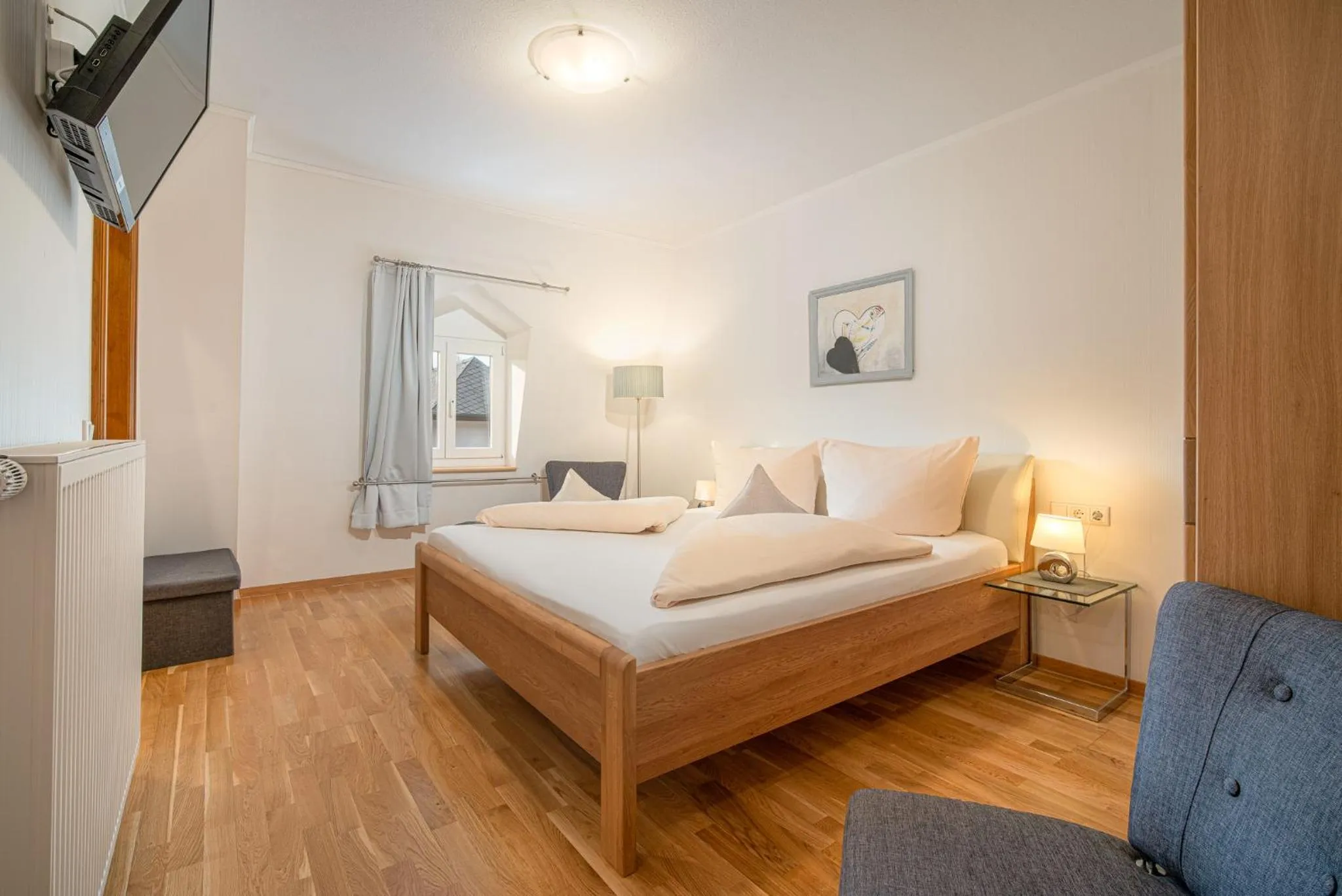 Photo of the whole room, Bed in Hotel- Weingut- Moselloreley