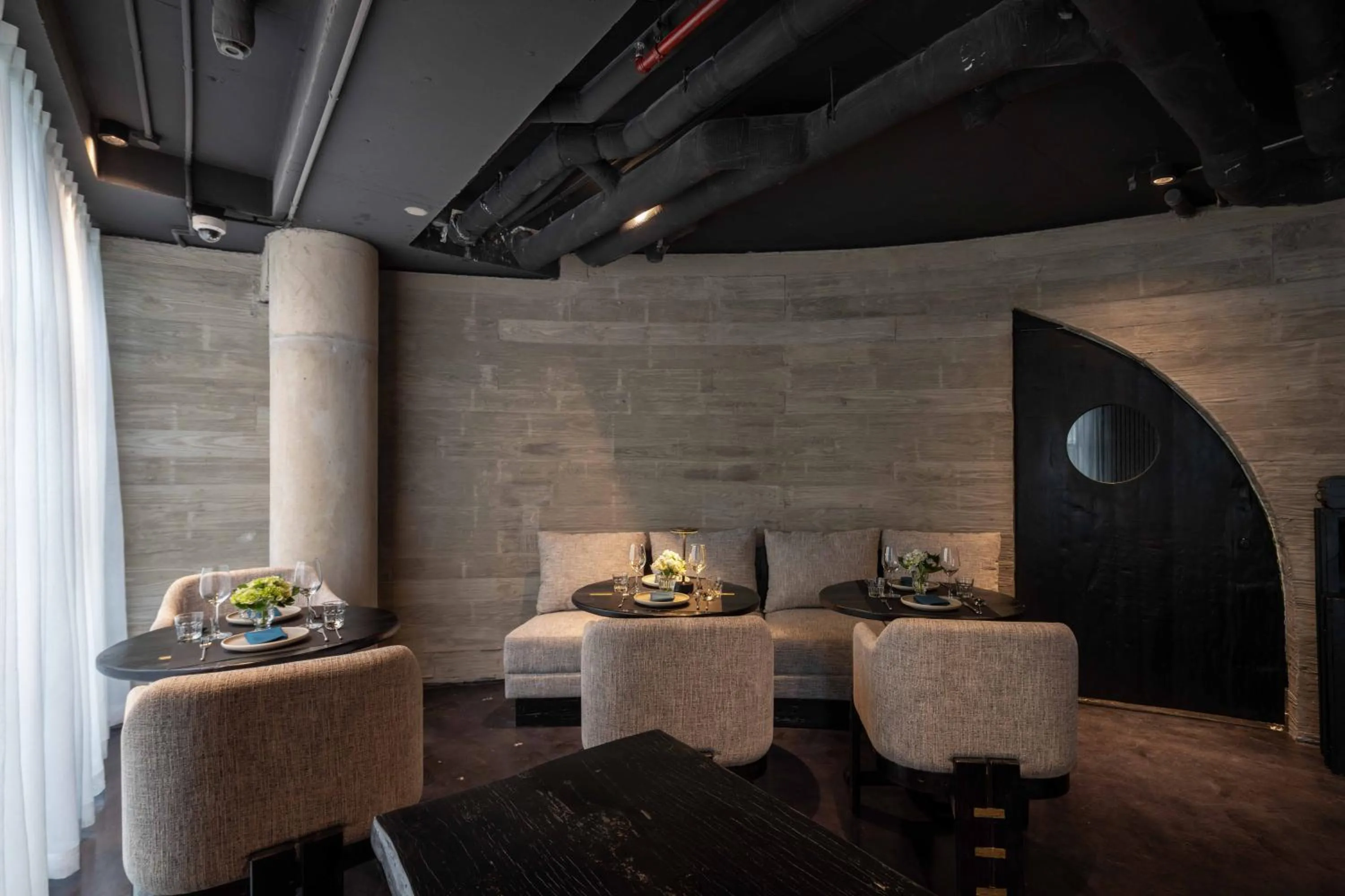 Restaurant/places to eat in Hôtel de Soie