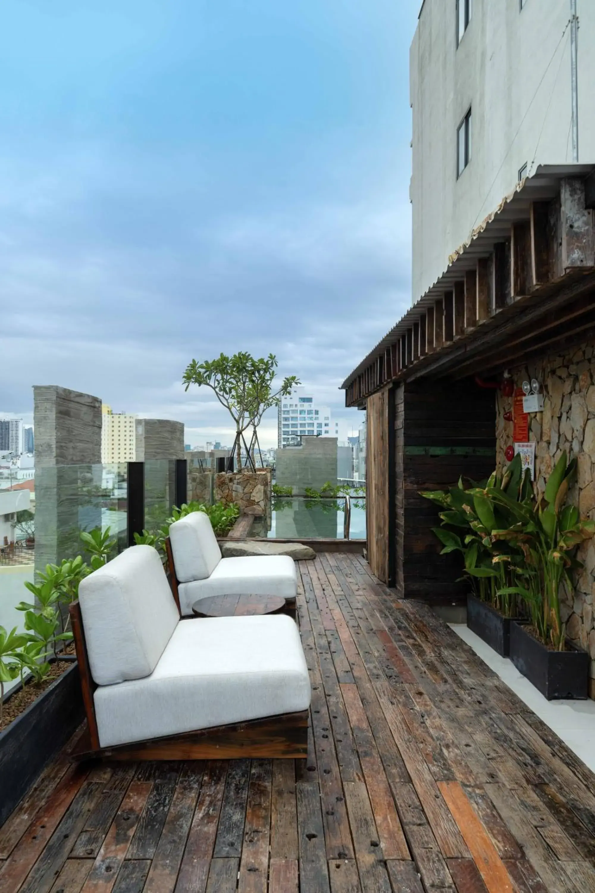 Swimming pool in Hôtel de Soie Swimming pool in Hôtel de Soie