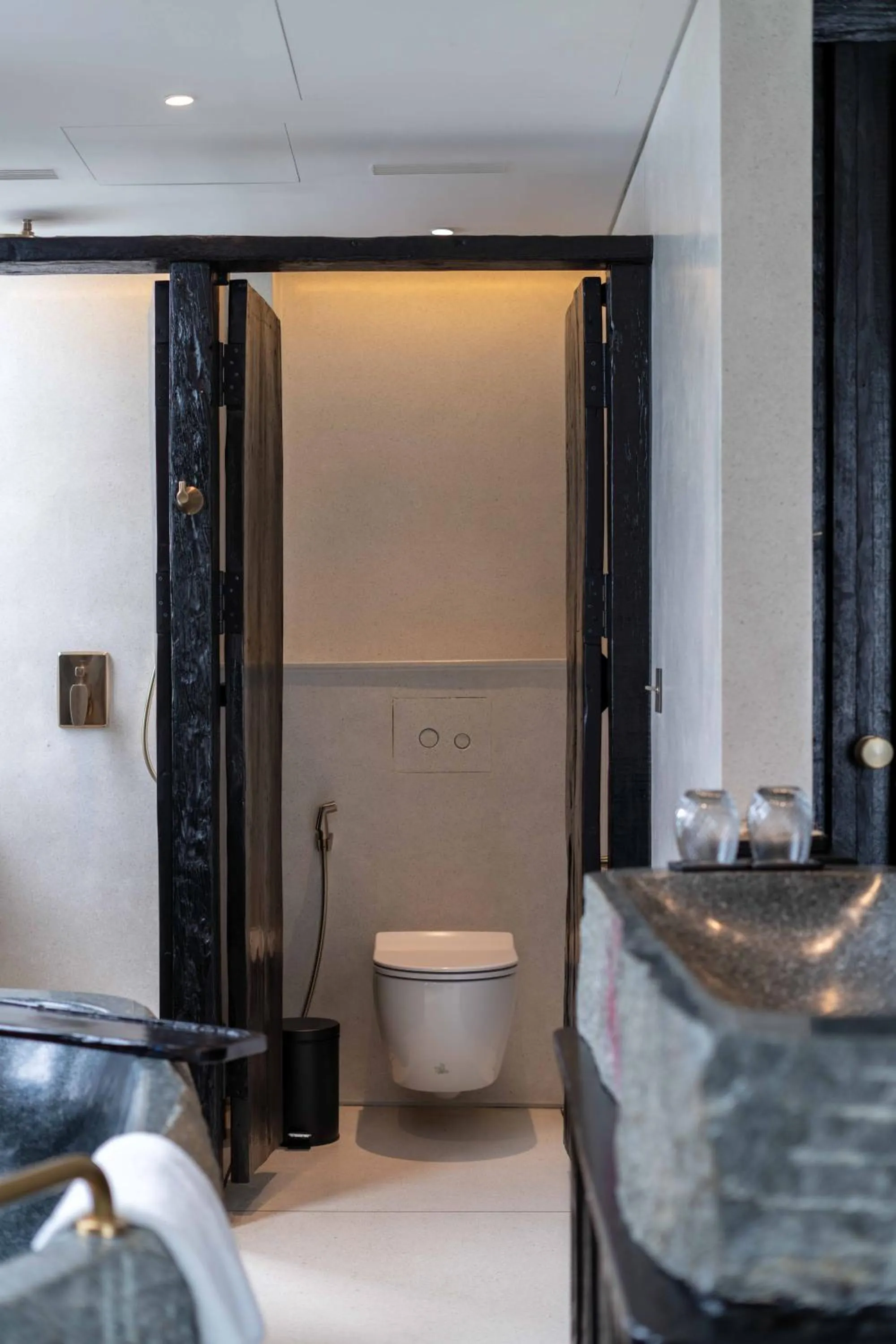 Shower in Hôtel de Soie