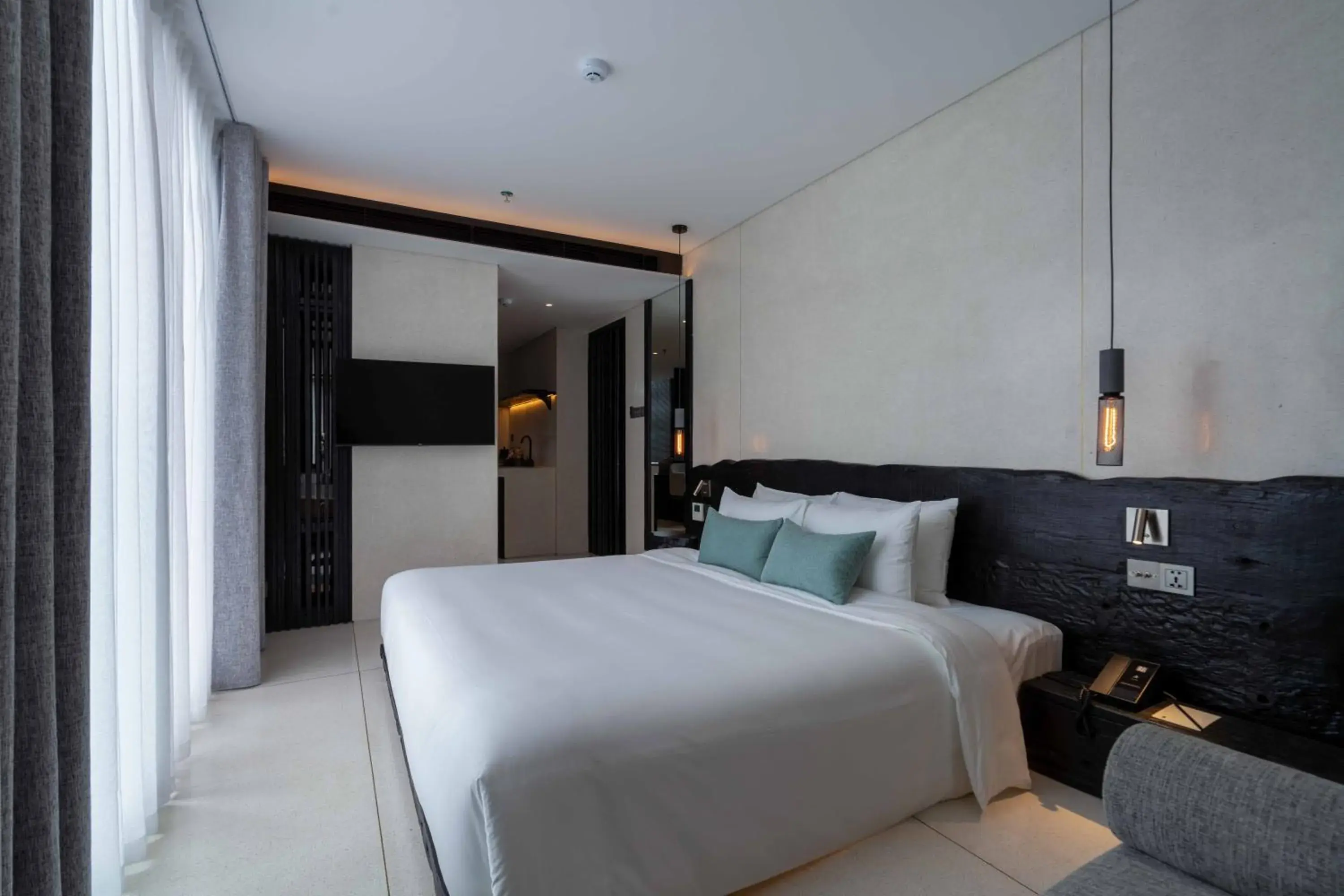 Double Room with Spa Bath in Hôtel de Soie Double Room with Spa Bath in Hôtel de Soie