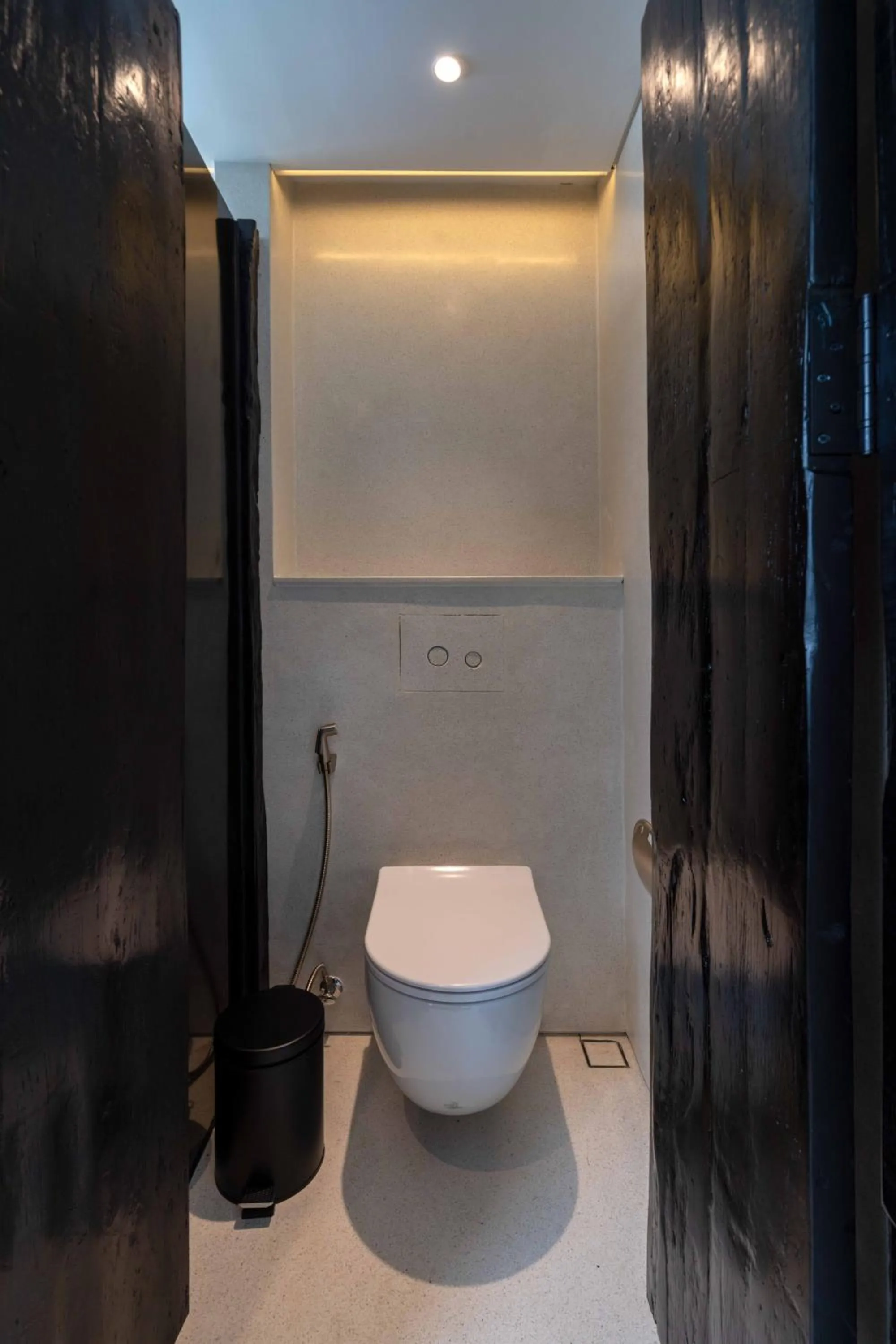 Toilet in Hôtel de Soie