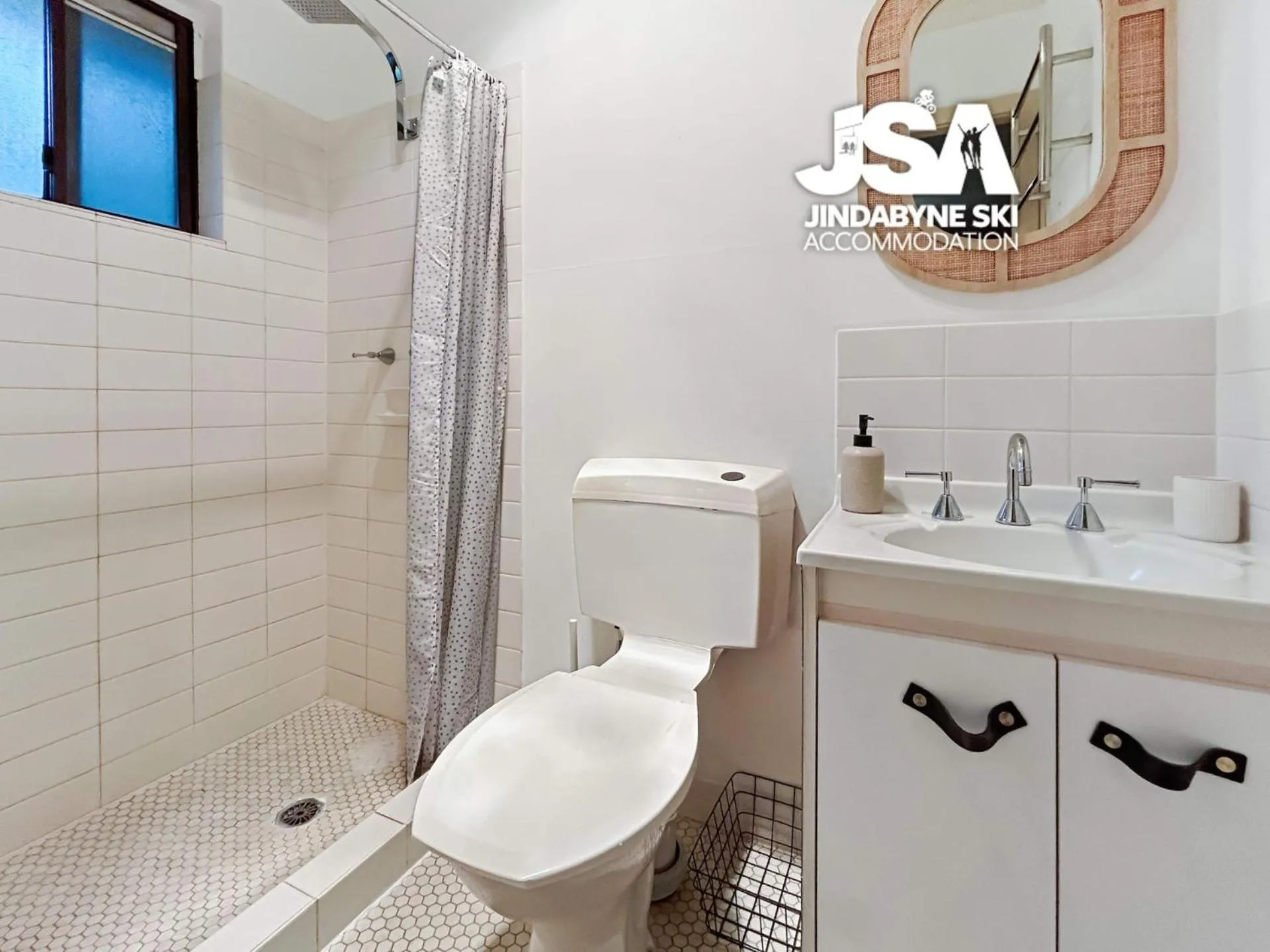 Shower in Silvers 3