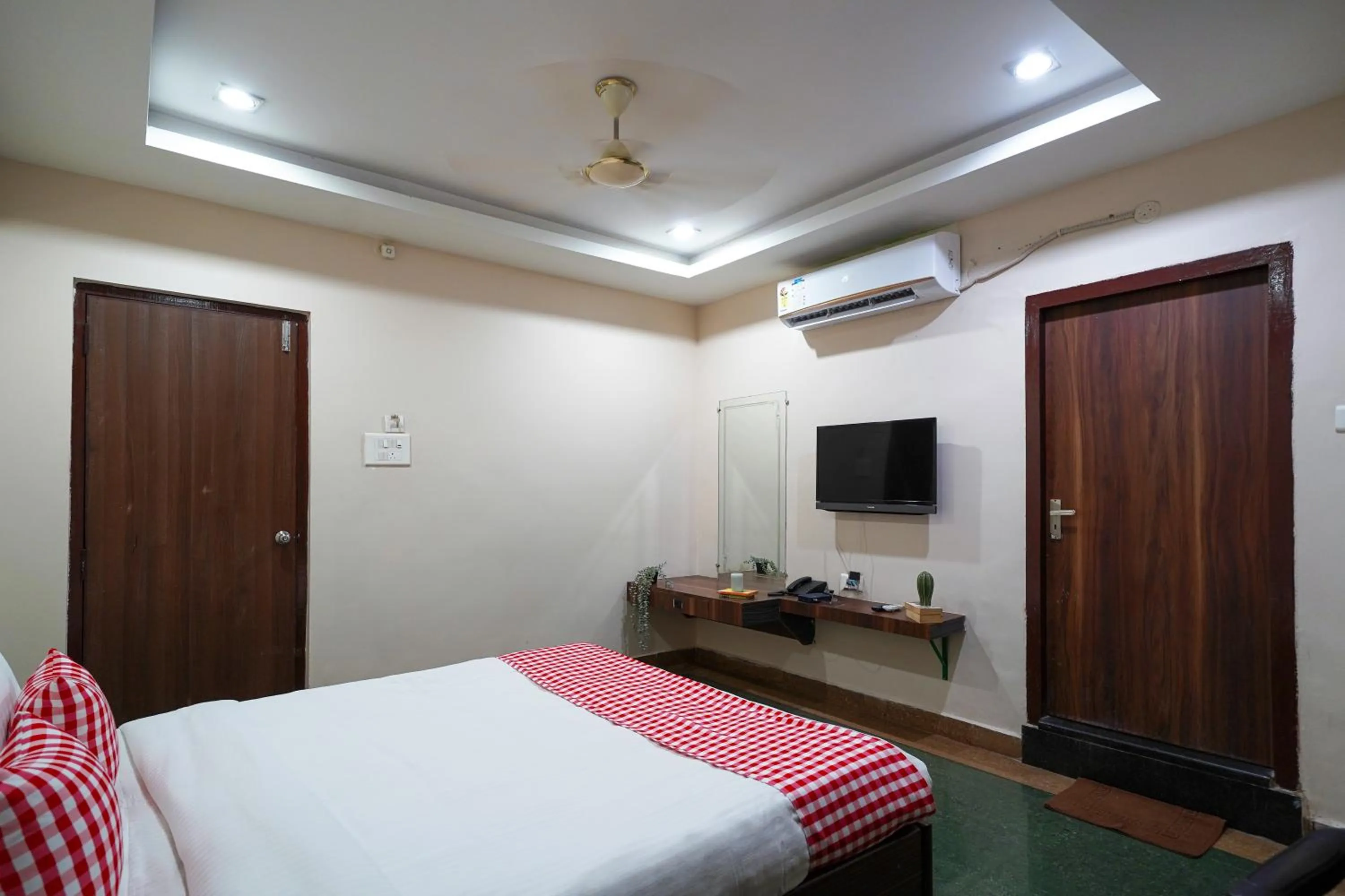 Bed in Open Hotel by Olive - Oceanic Vibes Hotel - RK Beach