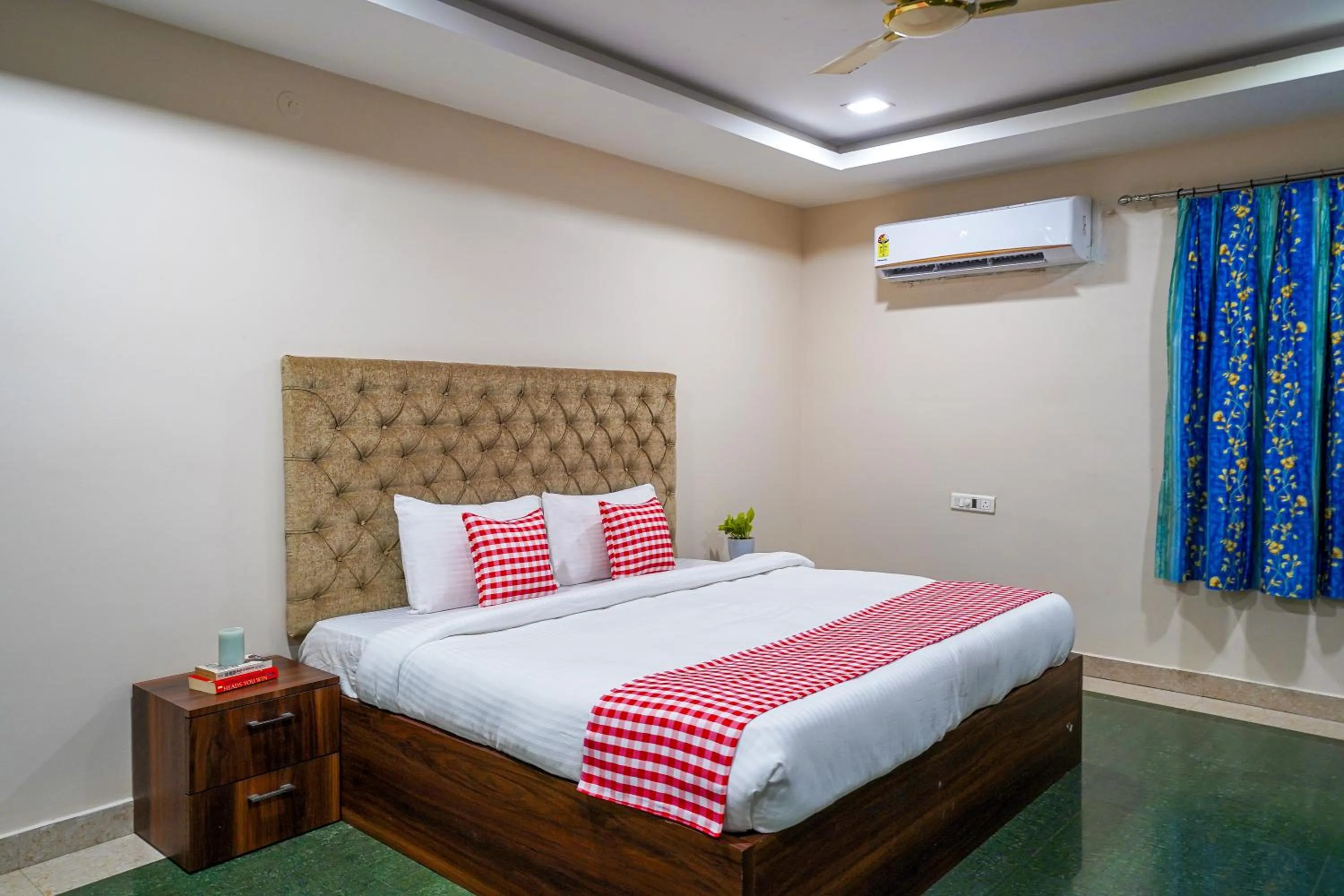 Bed in Open Hotel by Olive - Oceanic Vibes Hotel - RK Beach