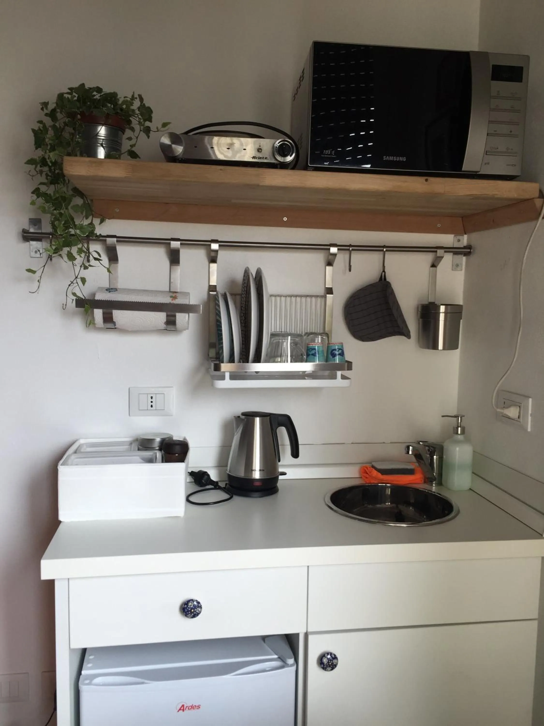 Kitchen or kitchenette in Up to Seven