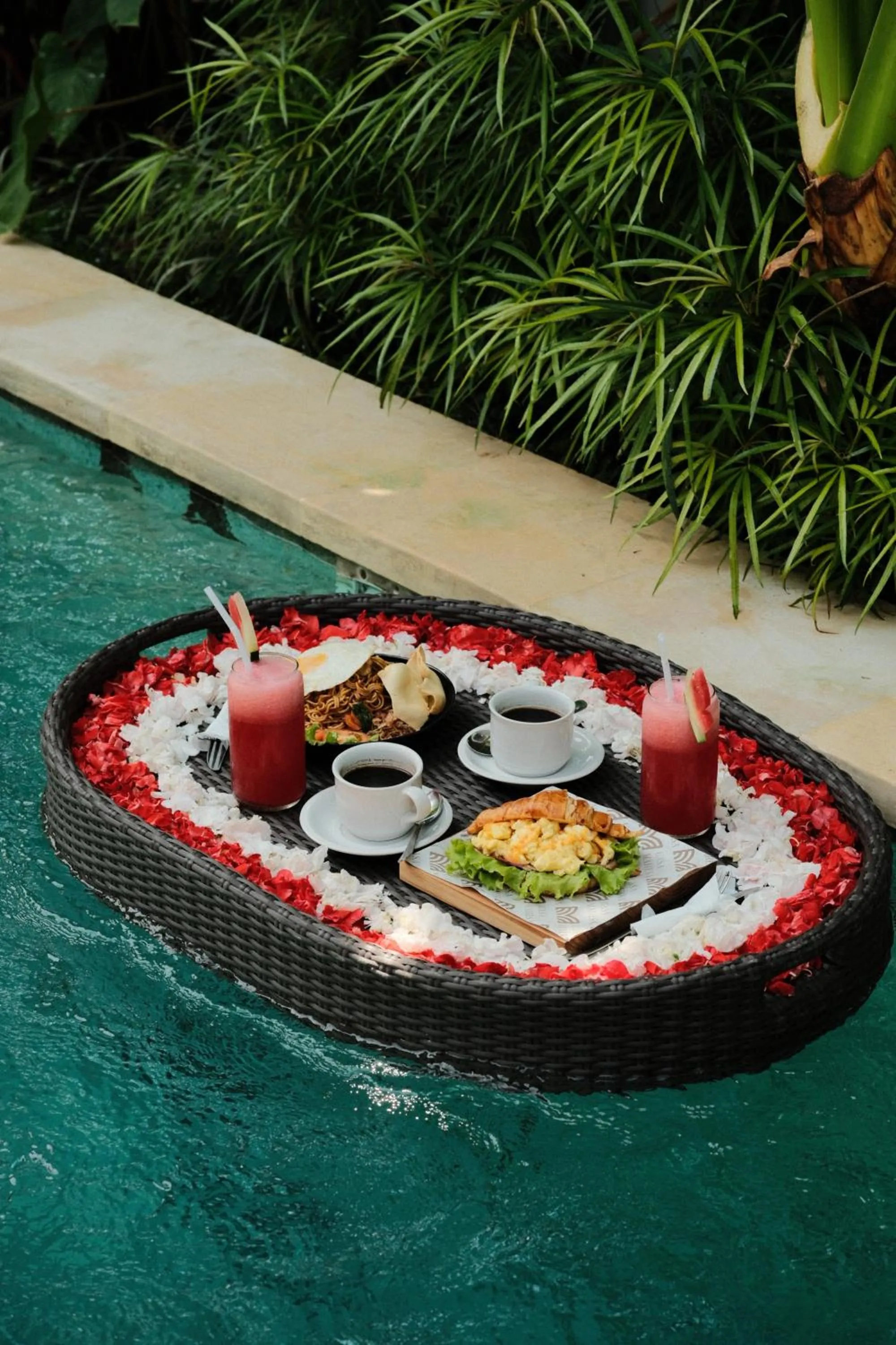 Food and drinks in Davaya Villas Ubud