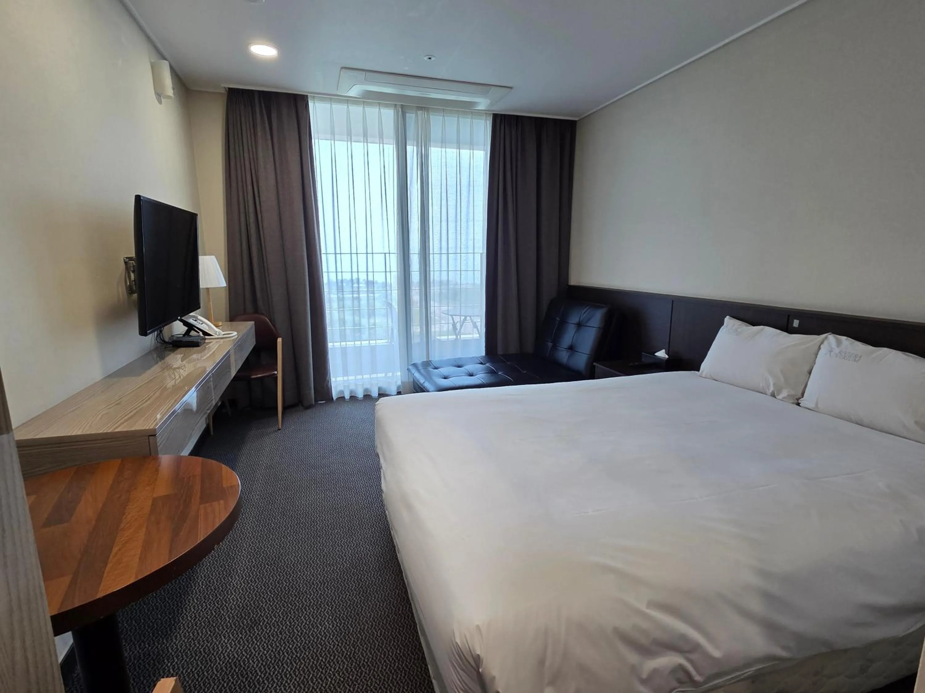 Bed in Riviera Hotel Yeongjong