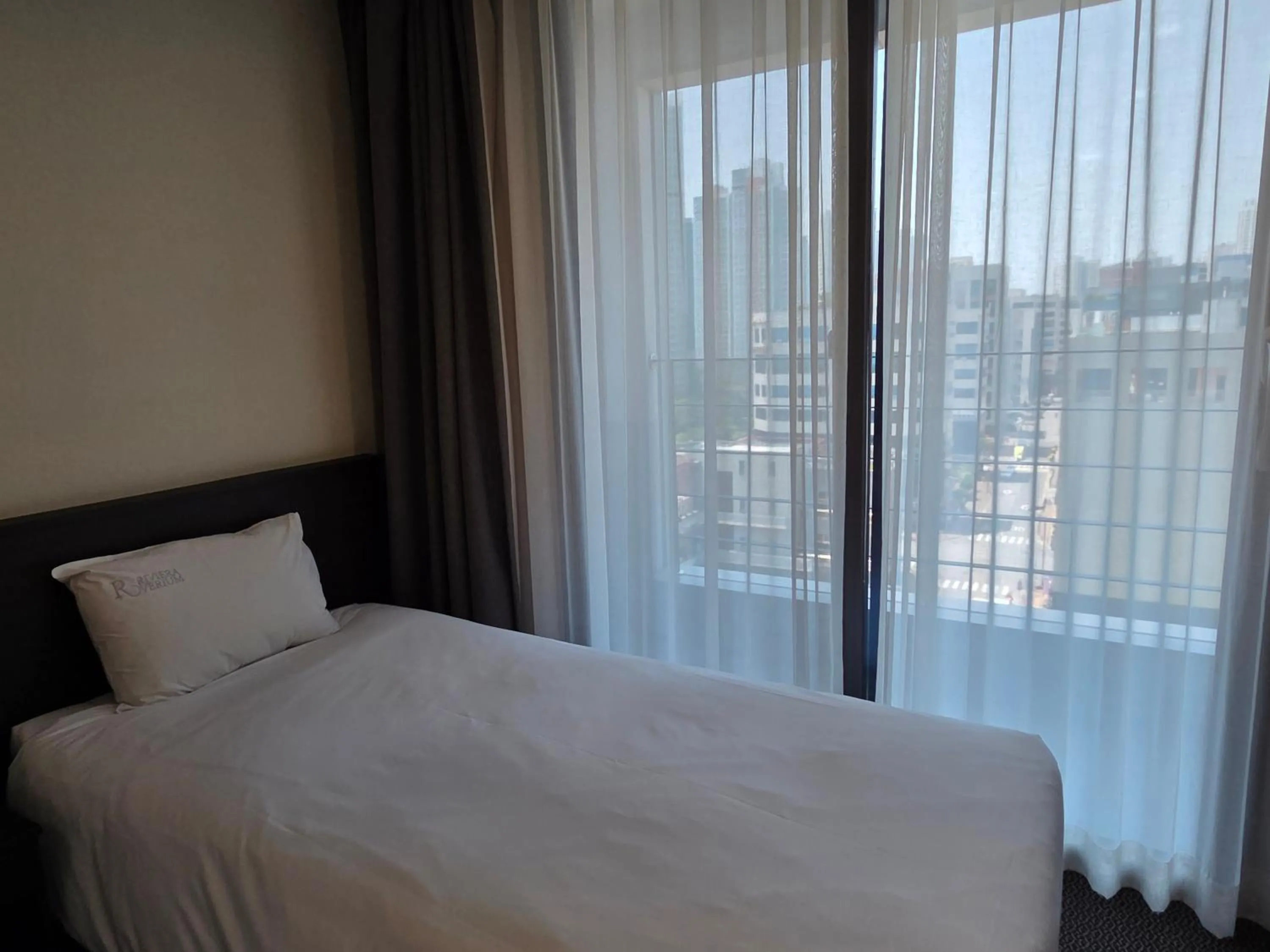 Balcony/Terrace, Bed in Riviera Hotel Yeongjong