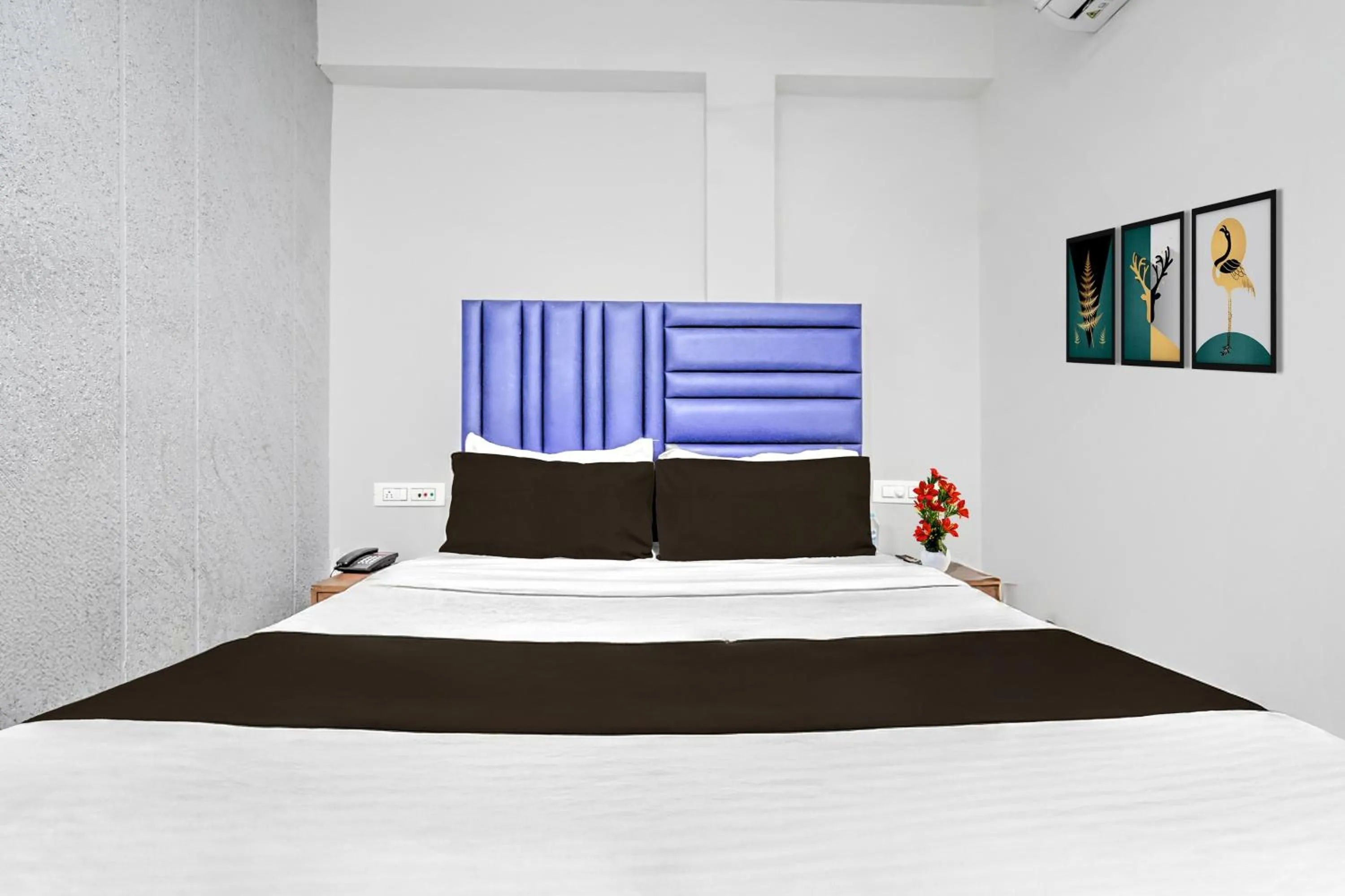 Bedroom in Hotel O Sneh Rashmi Botanical Garden Surat Formerly Stadium Plaza