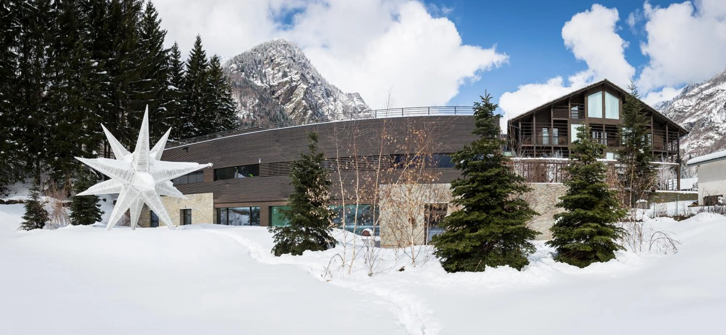 Mountain view in NH Collection Alagna Mirtillo Rosso