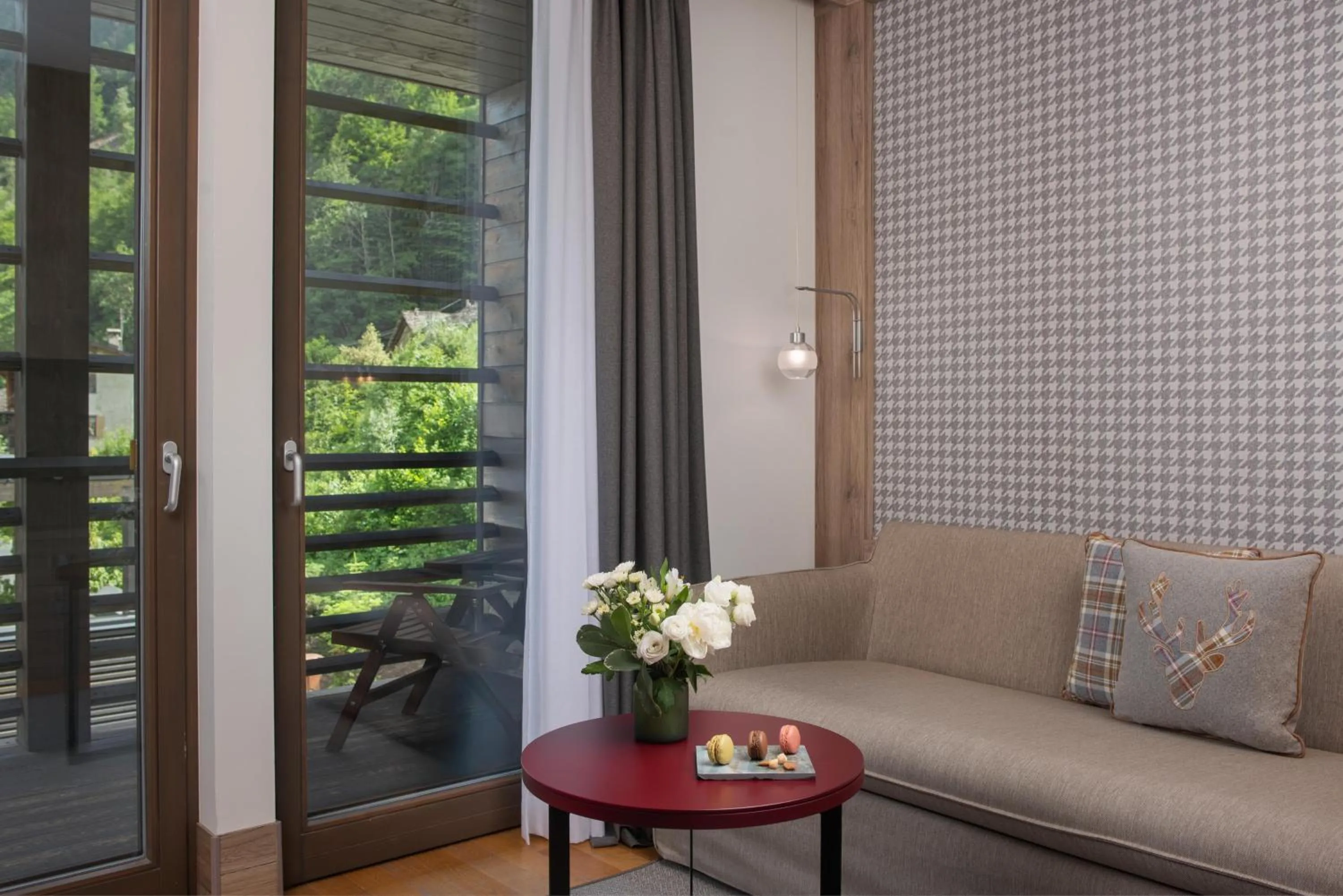 Bedroom in NH Collection Alagna Mirtillo Rosso