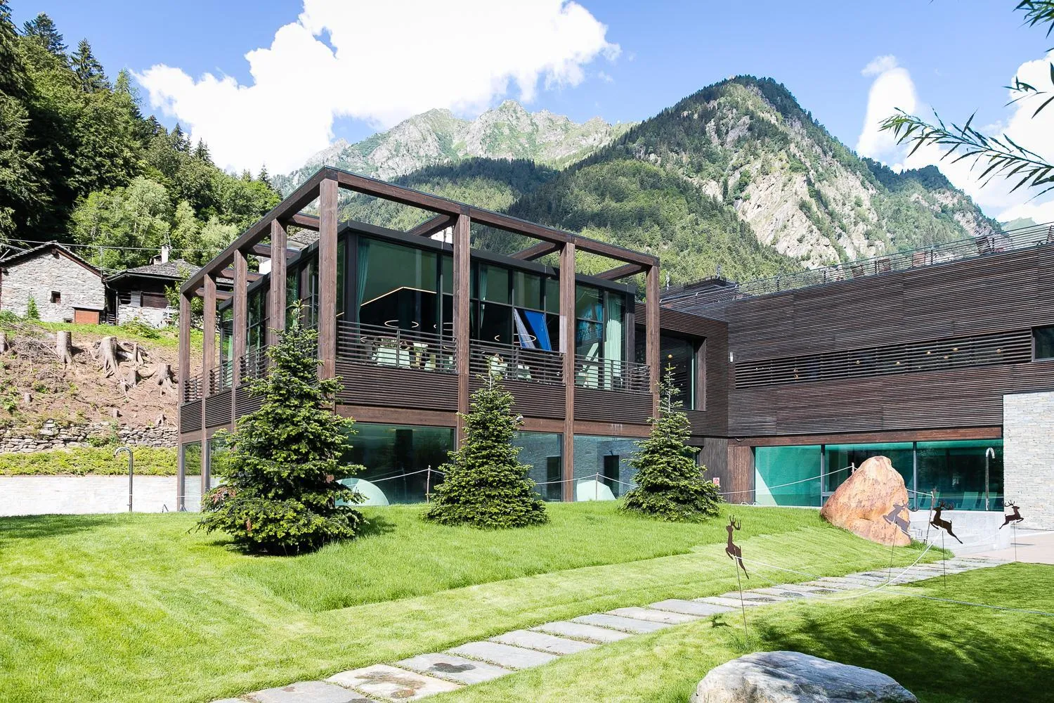 Property building in NH Collection Alagna Mirtillo Rosso