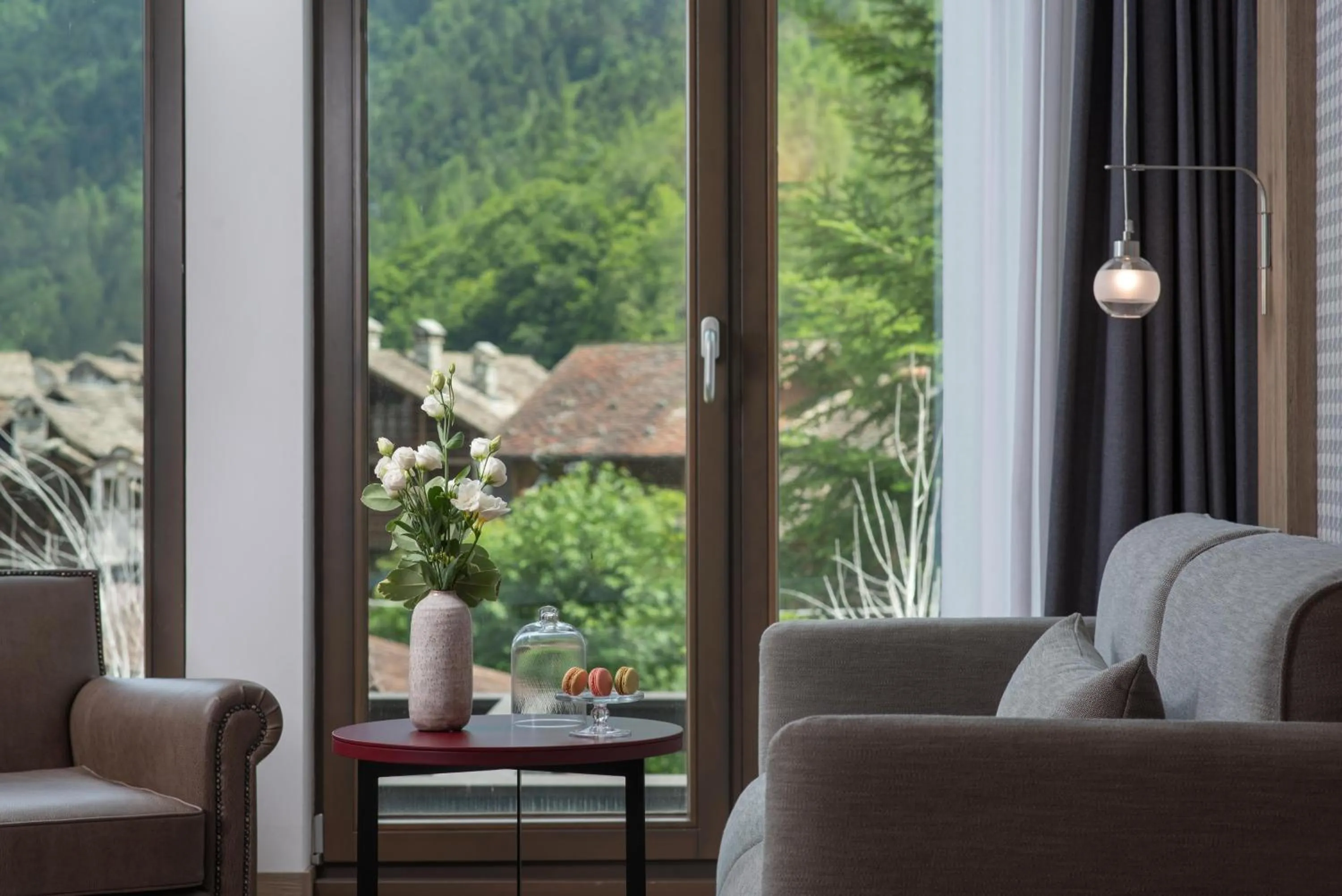 Photo of the whole room in NH Collection Alagna Mirtillo Rosso