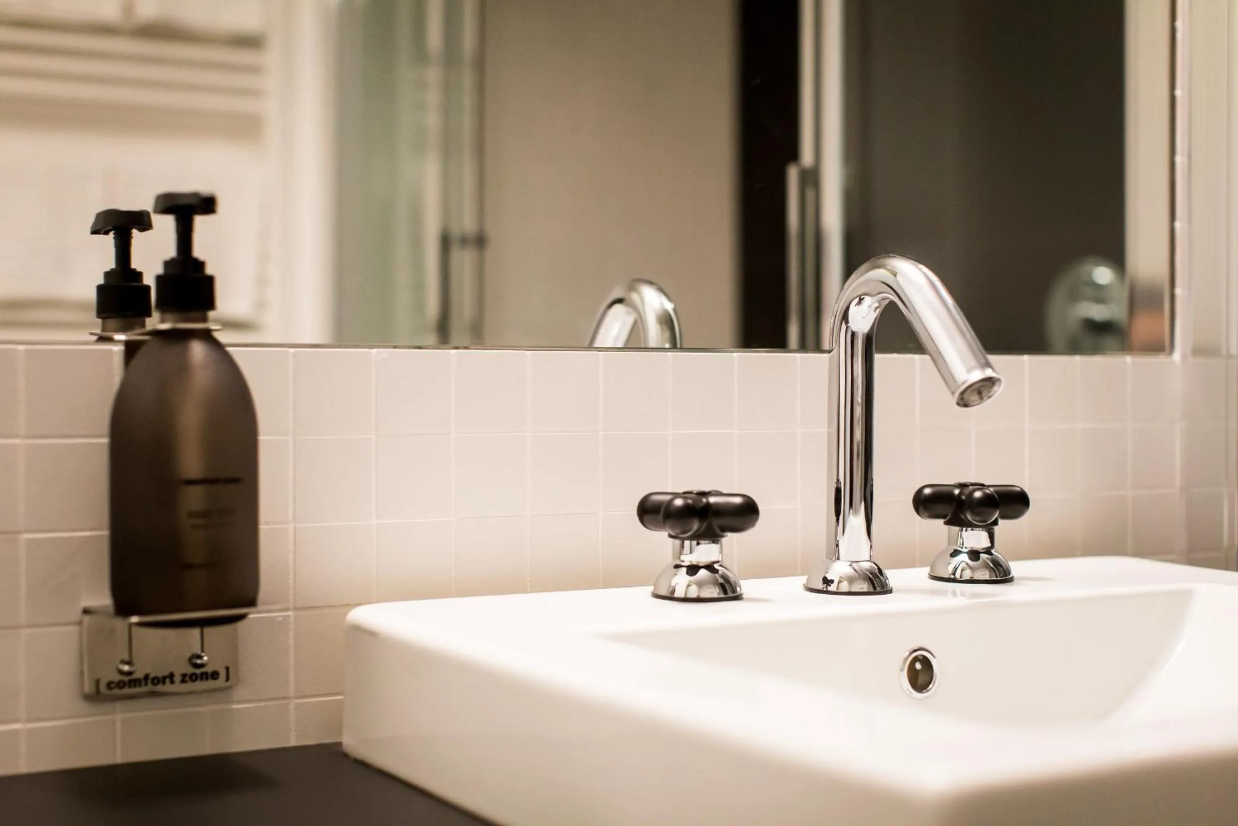 Bathroom in NH Collection Alagna Mirtillo Rosso